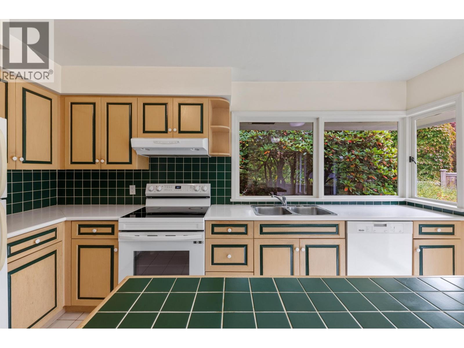 3692 Sunnycrest Drive Property Photo 10