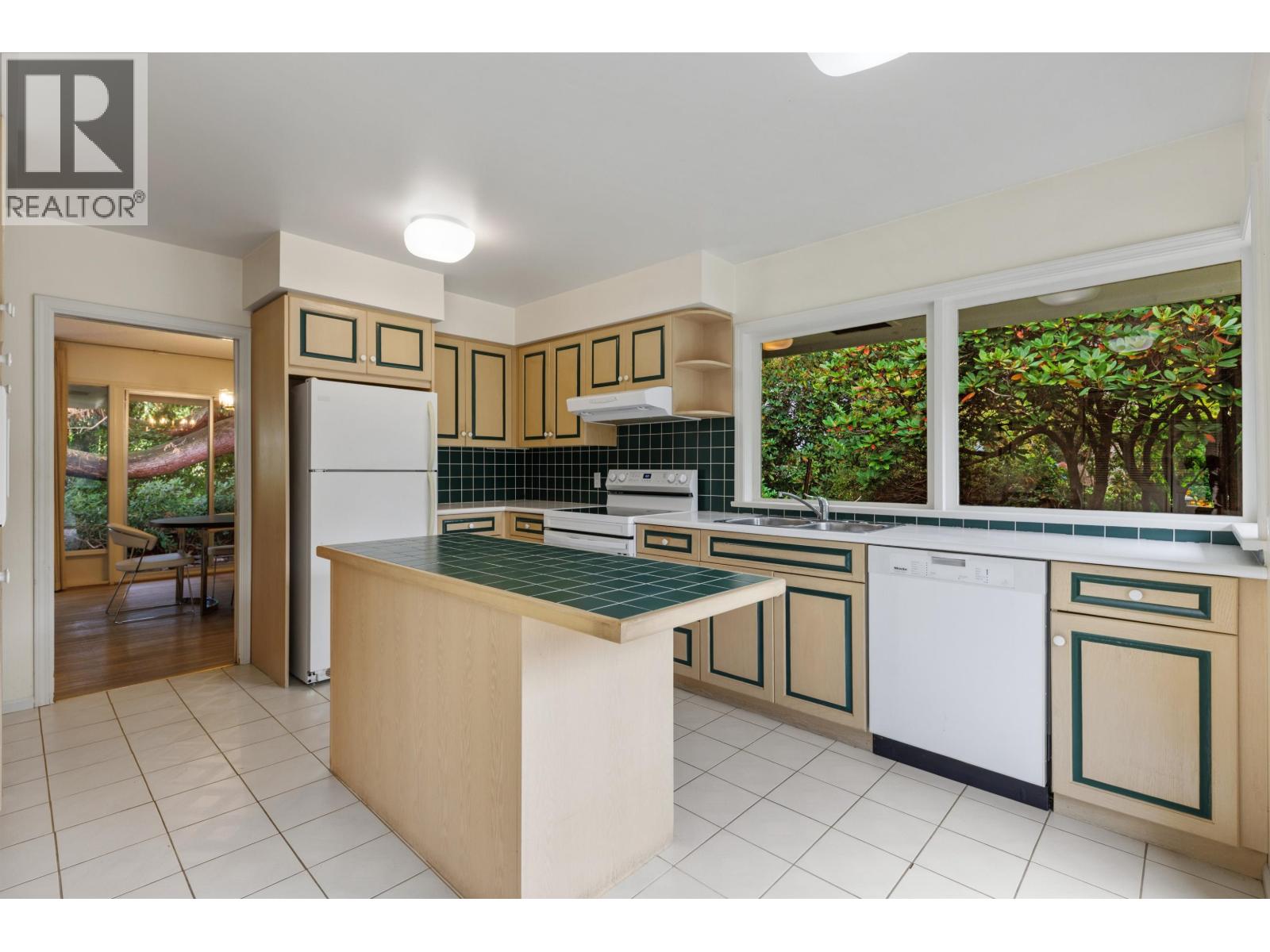 3692 Sunnycrest Drive Property Photo 11