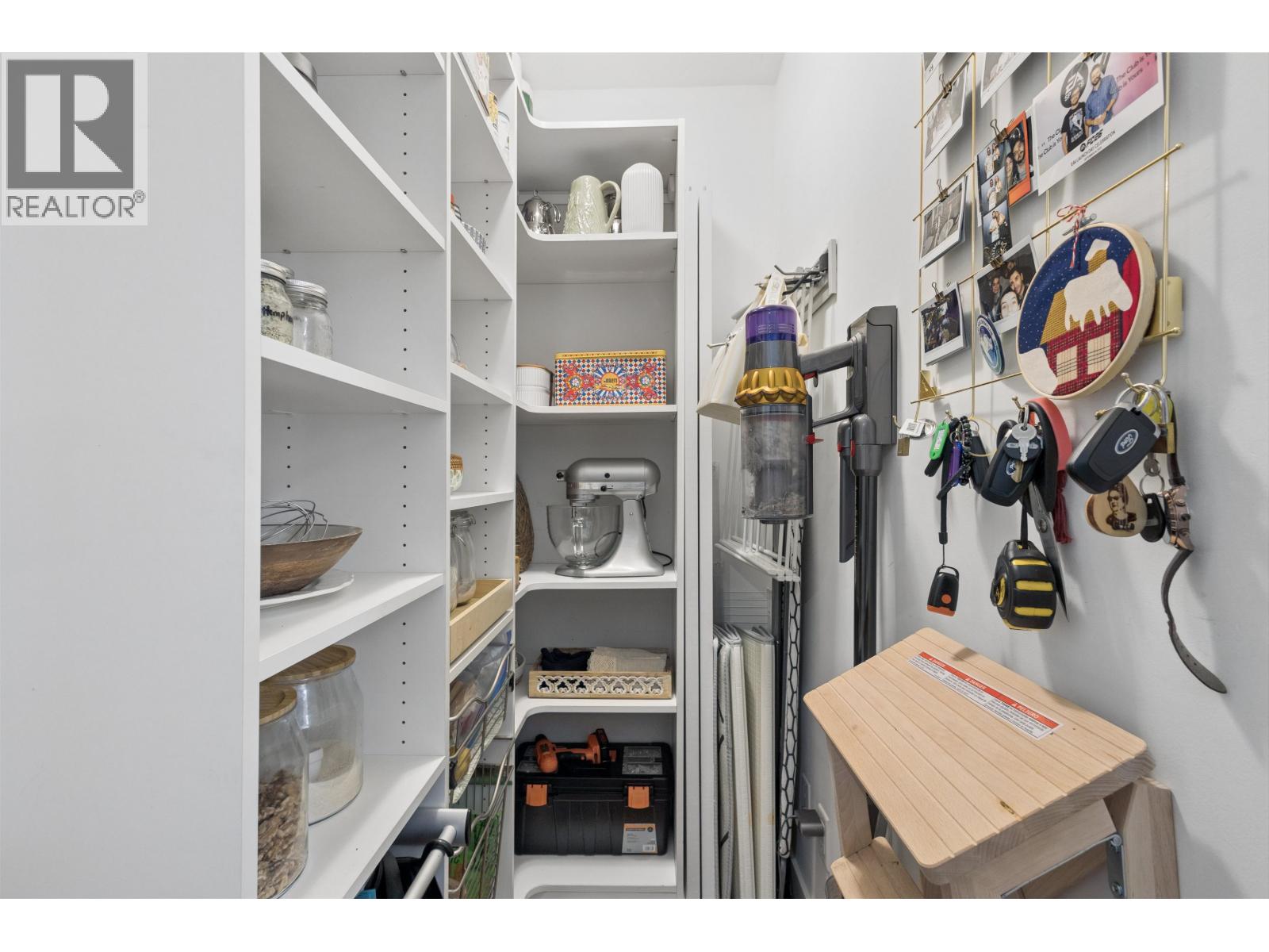 881 Salsbury Drive Property Photo 11