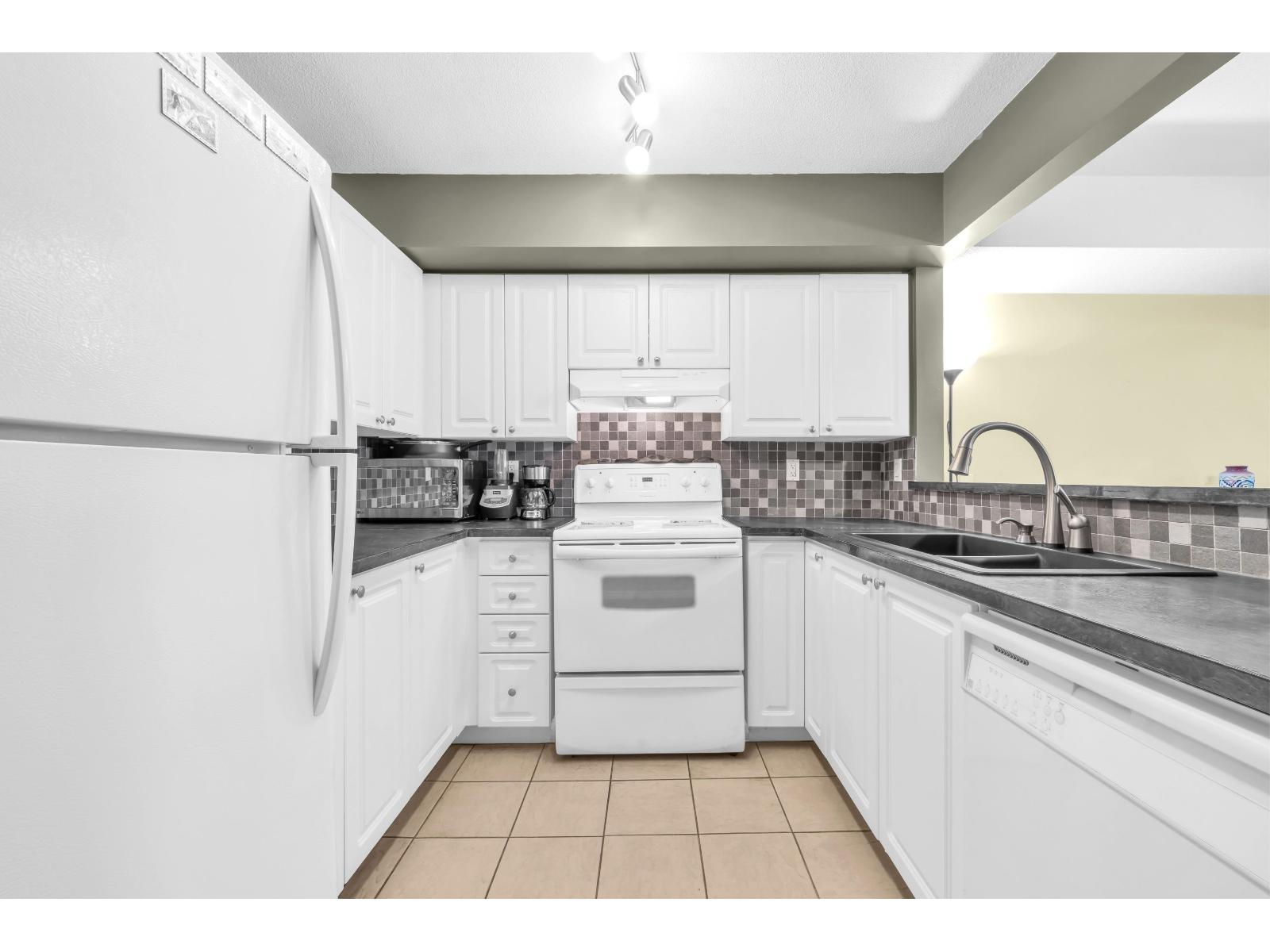 206 14355 103 Avenue Property Photo 14