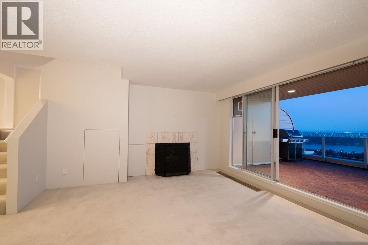 210 2274 Folkestone Way Property Photo 6