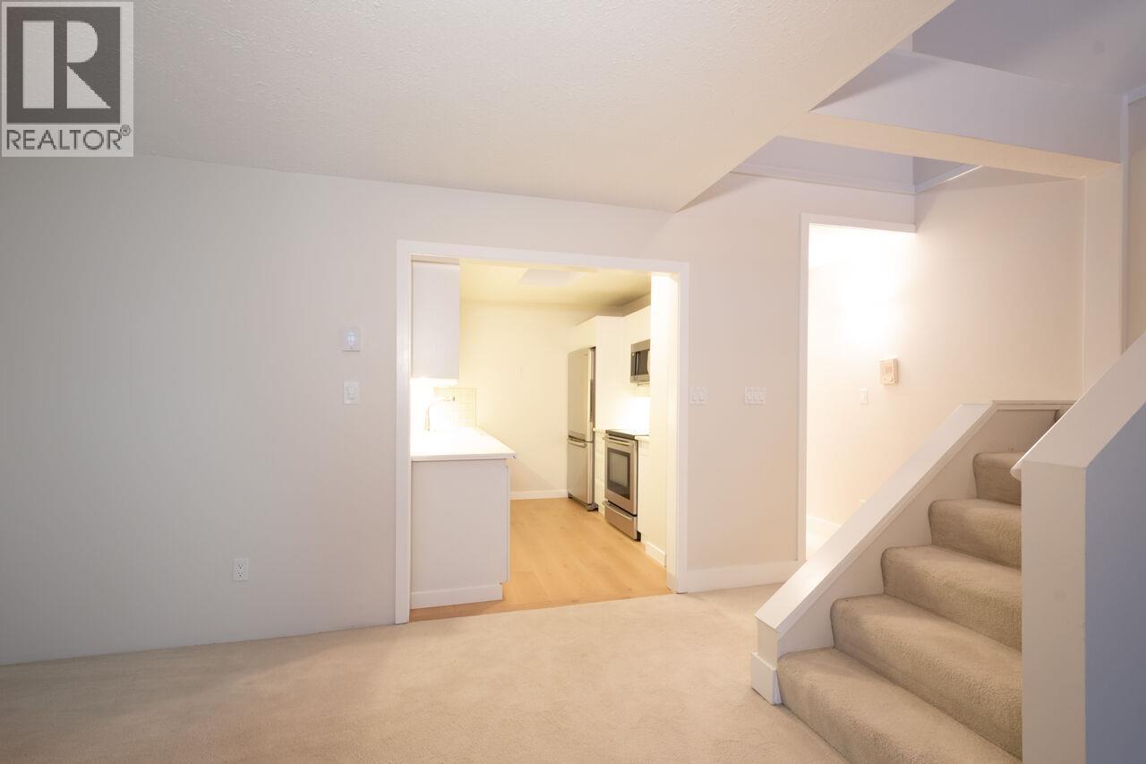 210 2274 Folkestone Way Property Photo 11