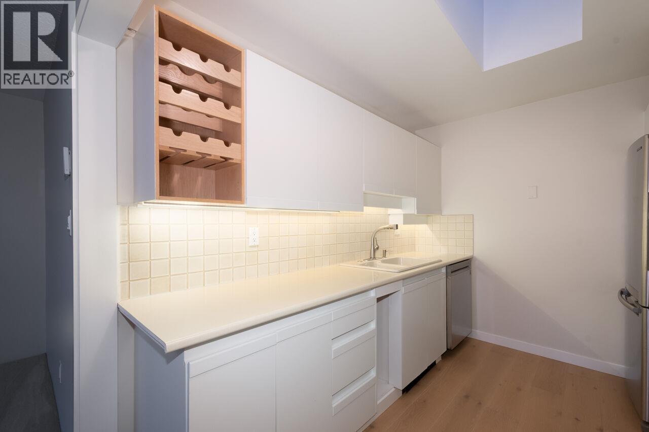 210 2274 Folkestone Way Property Photo 14