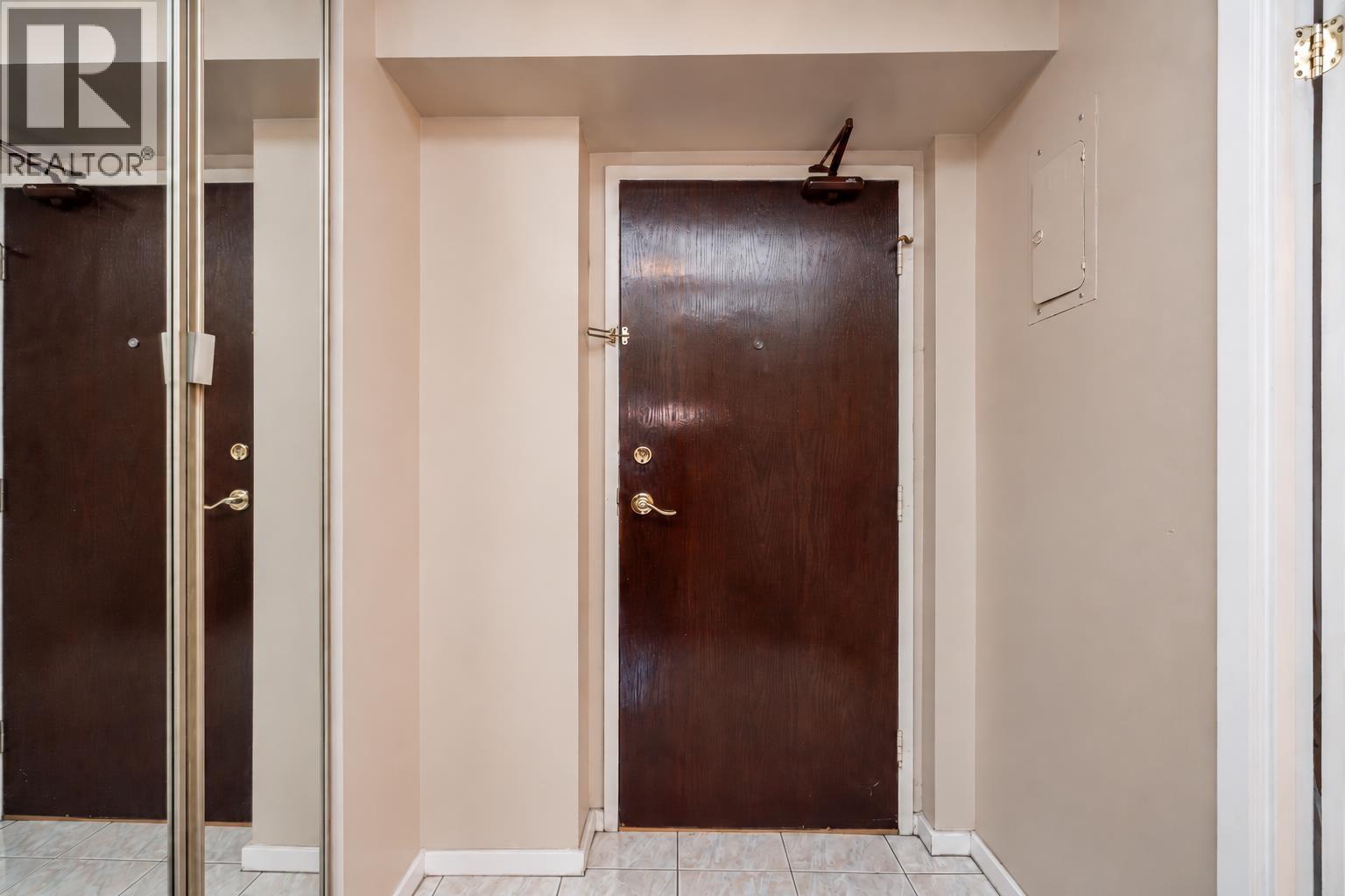 2503 3737 Bartlett Court Property Photo 4