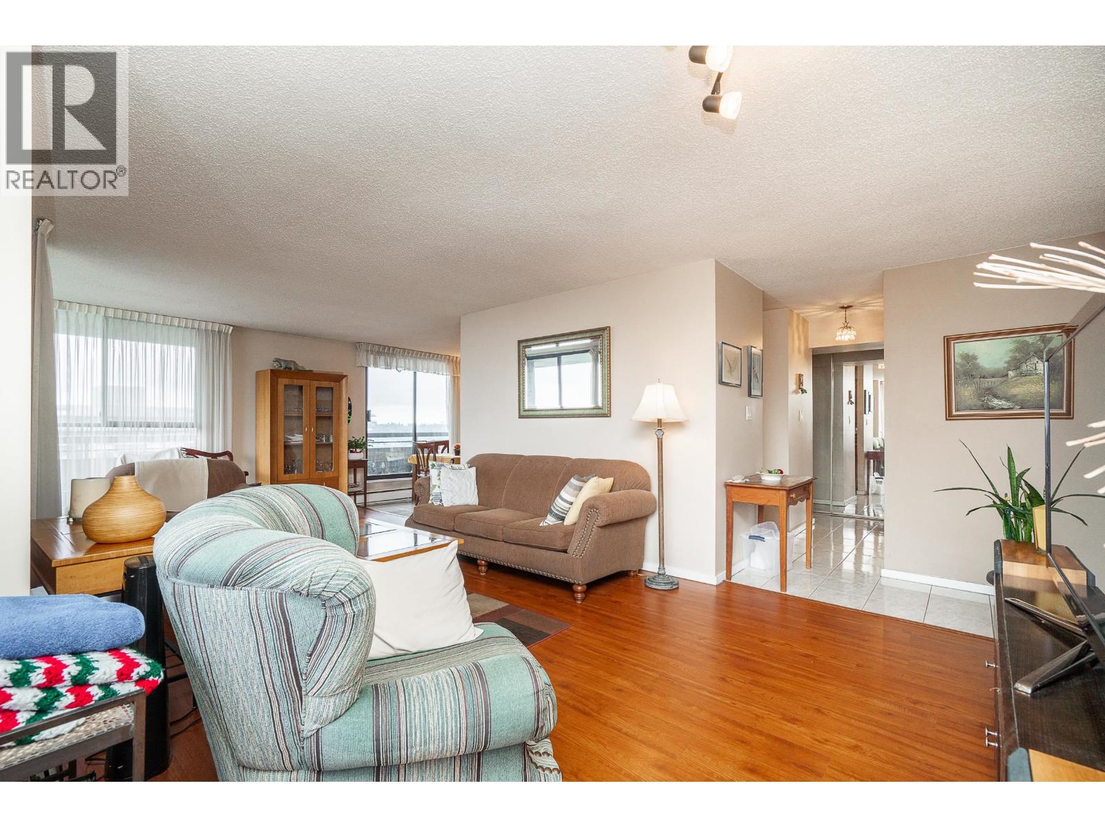 2503 3737 Bartlett Court Property Photo 8