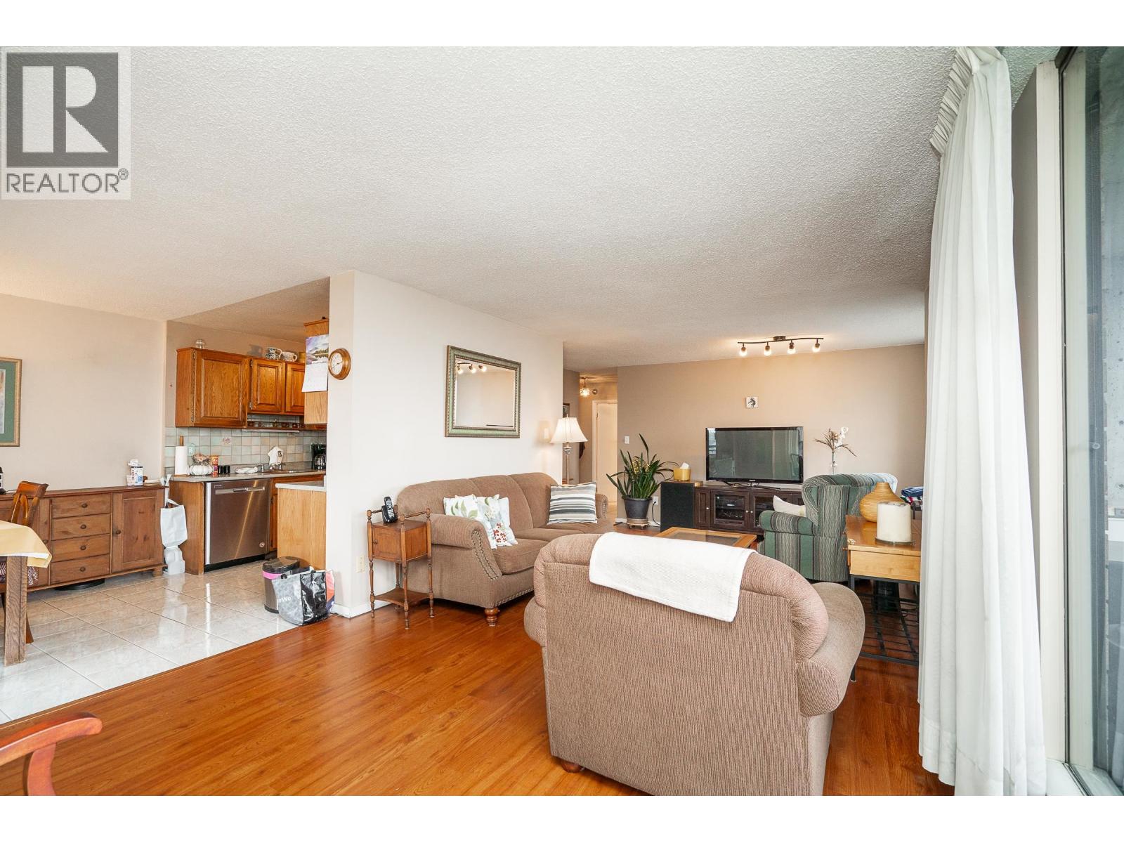 2503 3737 Bartlett Court Property Photo 9