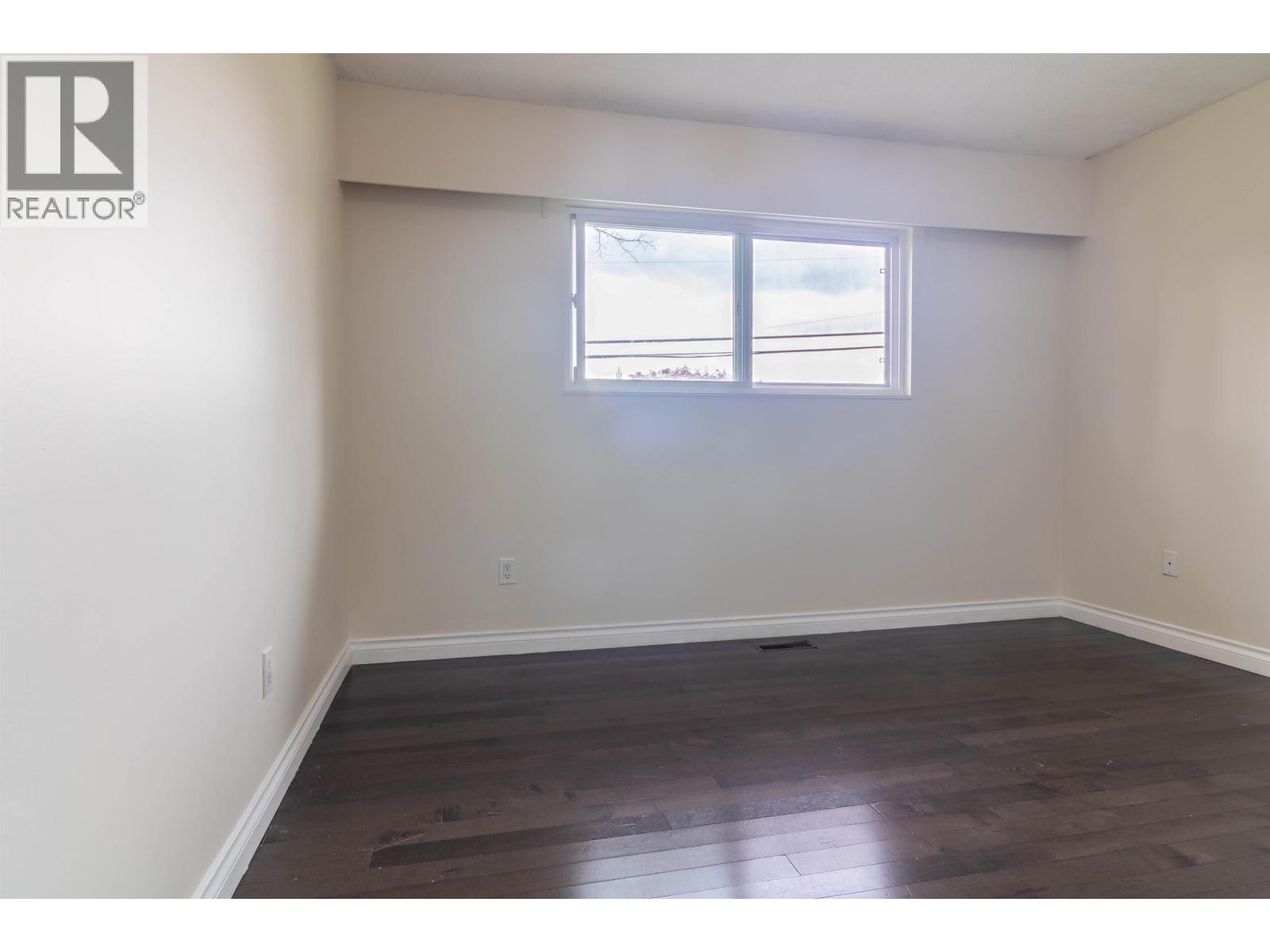6093 6th Street Property Photo 8