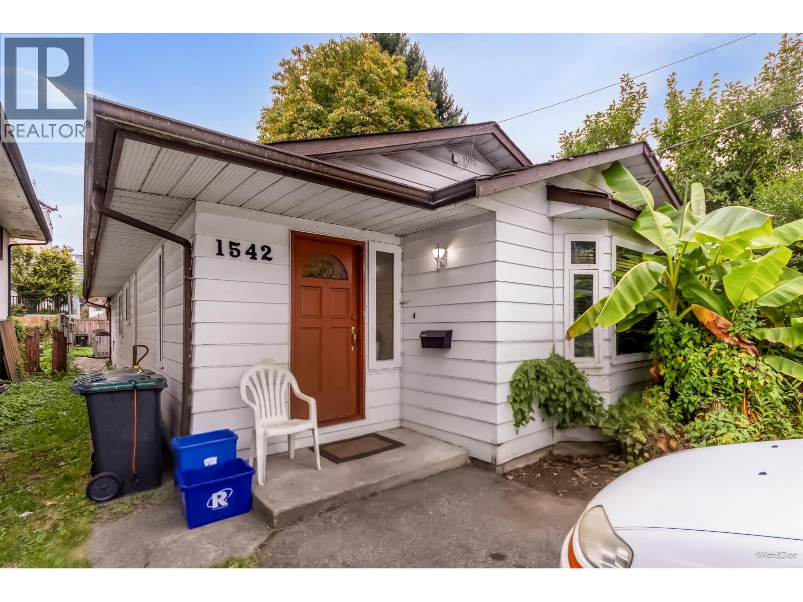 1542 Bond Street Property Photo 2