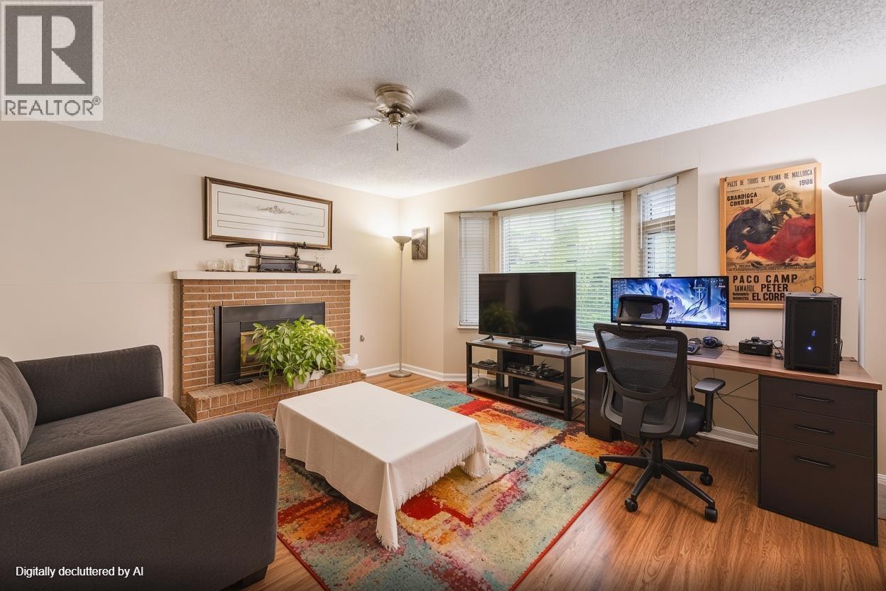 1542 Bond Street Property Photo 10