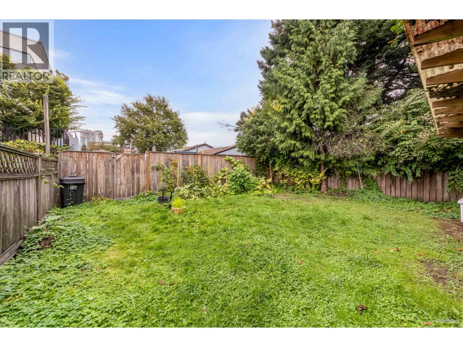 1542 Bond Street Property Photo 13