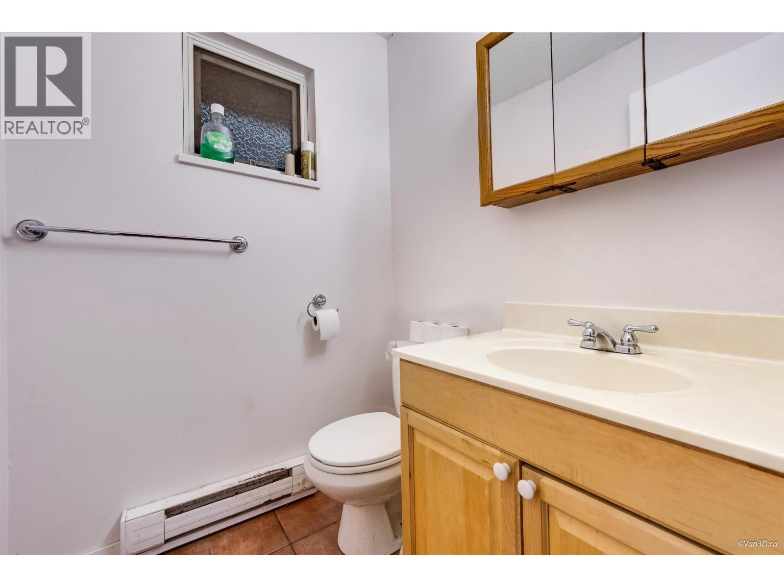 1542 Bond Street Property Photo 14