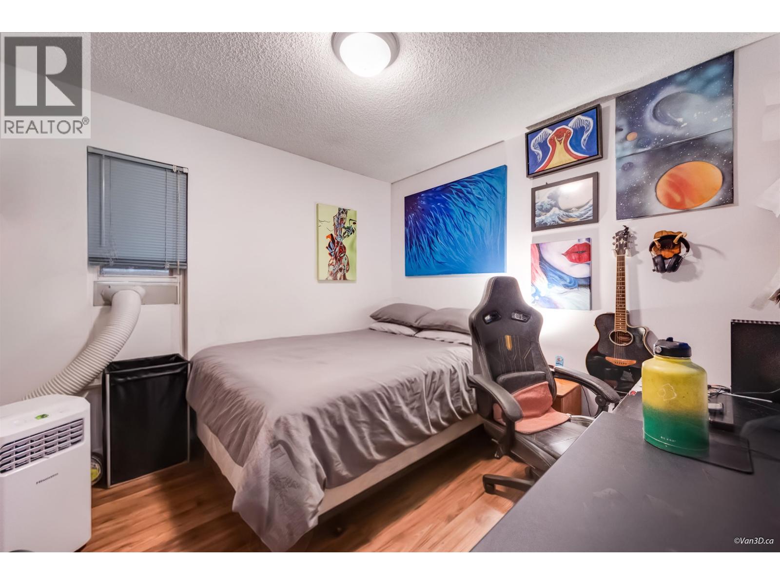 1542 Bond Street Property Photo 16