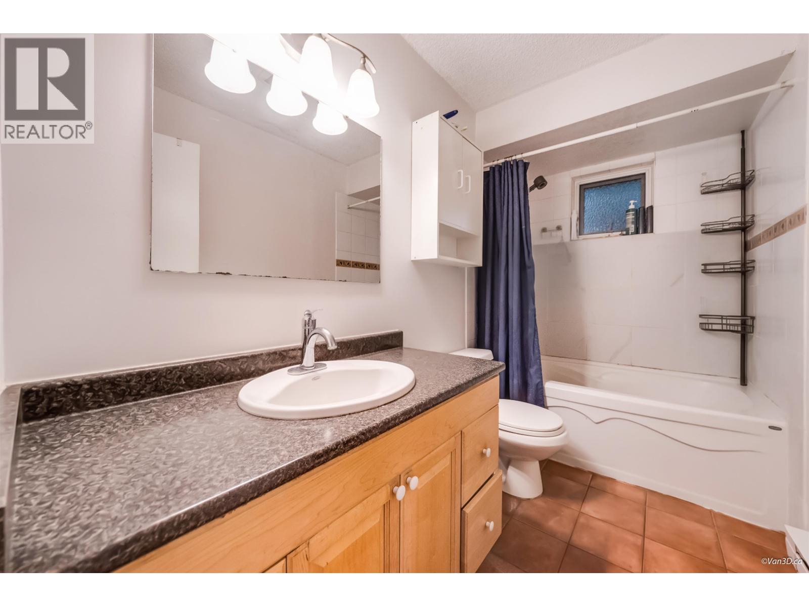 1542 Bond Street Property Photo 17