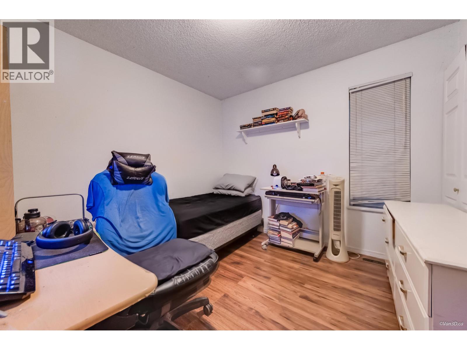 1542 Bond Street Property Photo 18