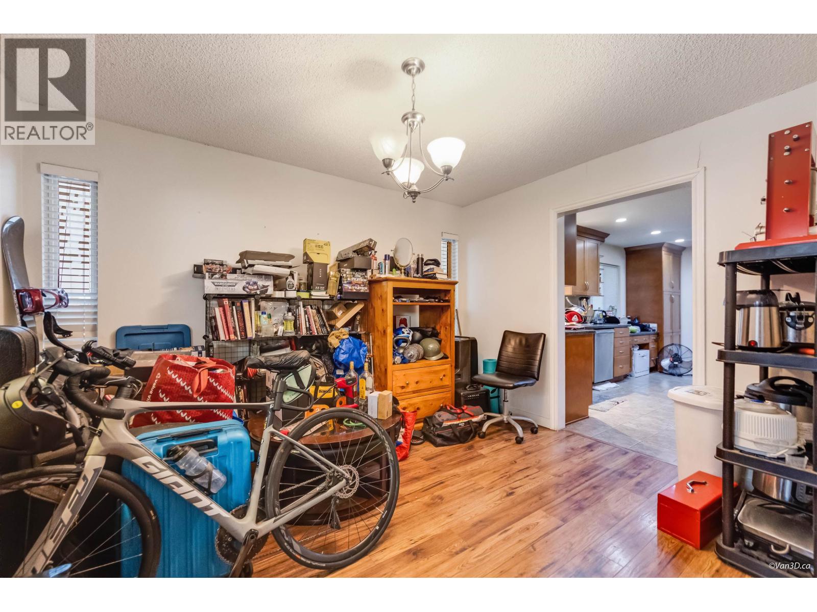 1542 Bond Street Property Photo 19