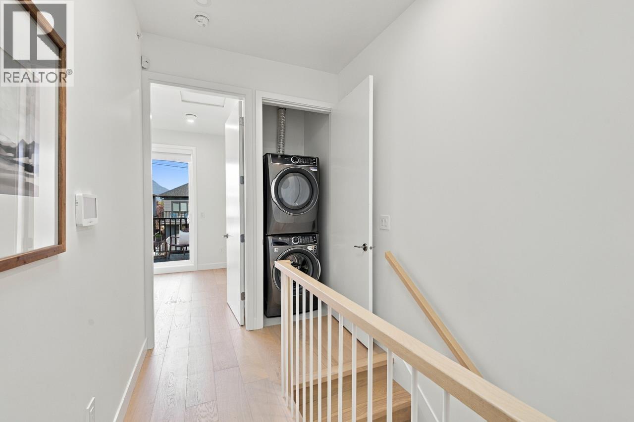 1 3183 Graveley Street Property Photo 15