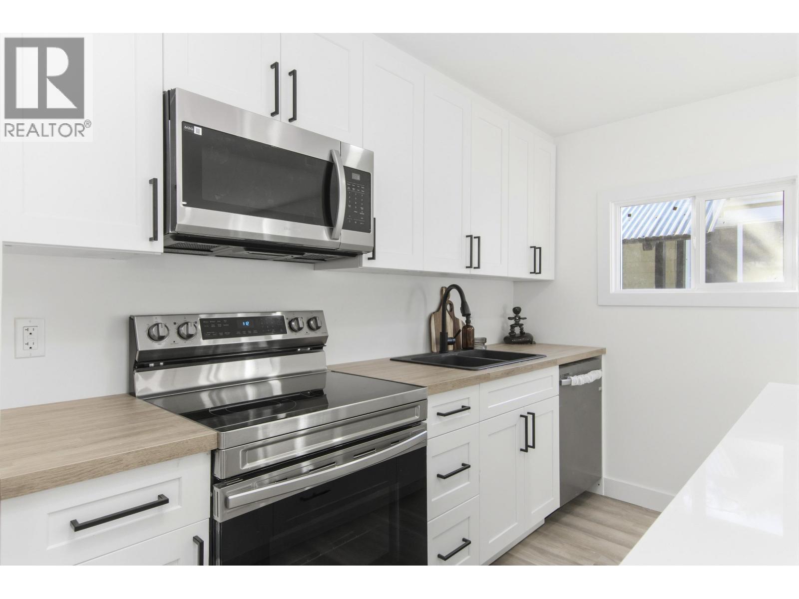 3 39884 Government Road Property Photo 5