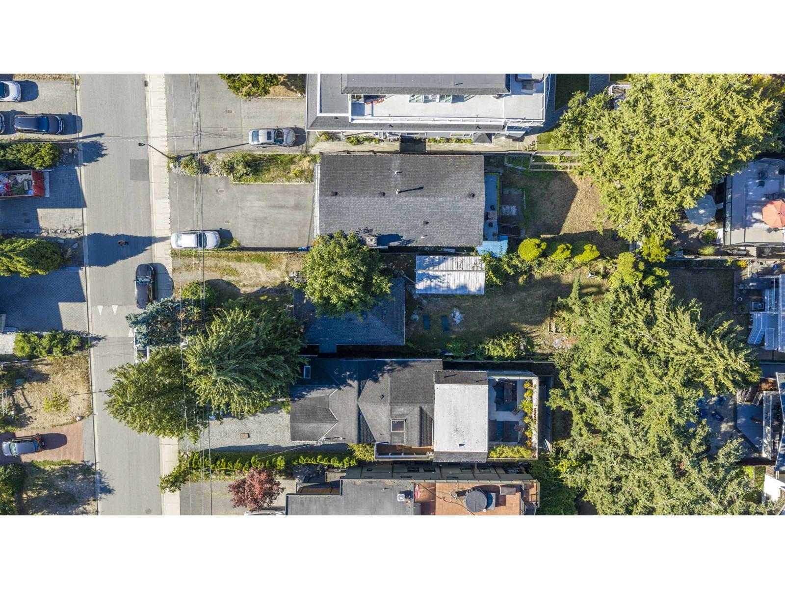 942 Lee Street Property Photo 2