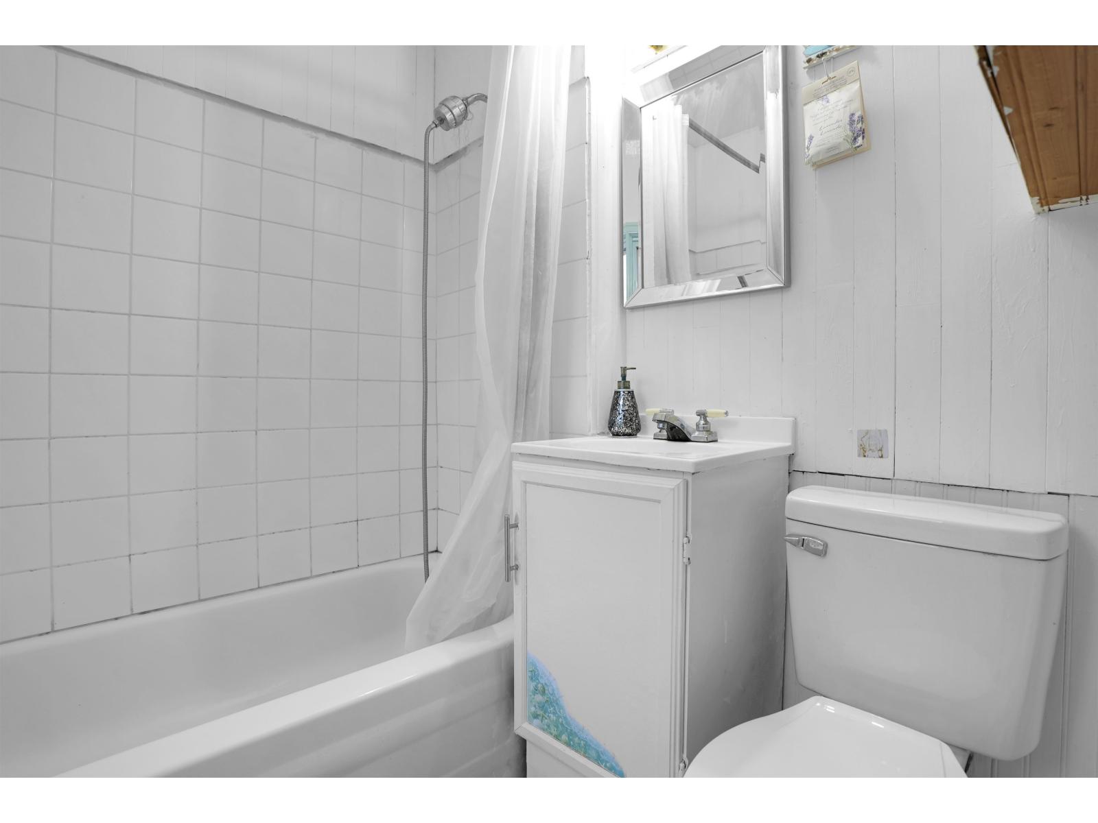 942 Lee Street Property Photo 10