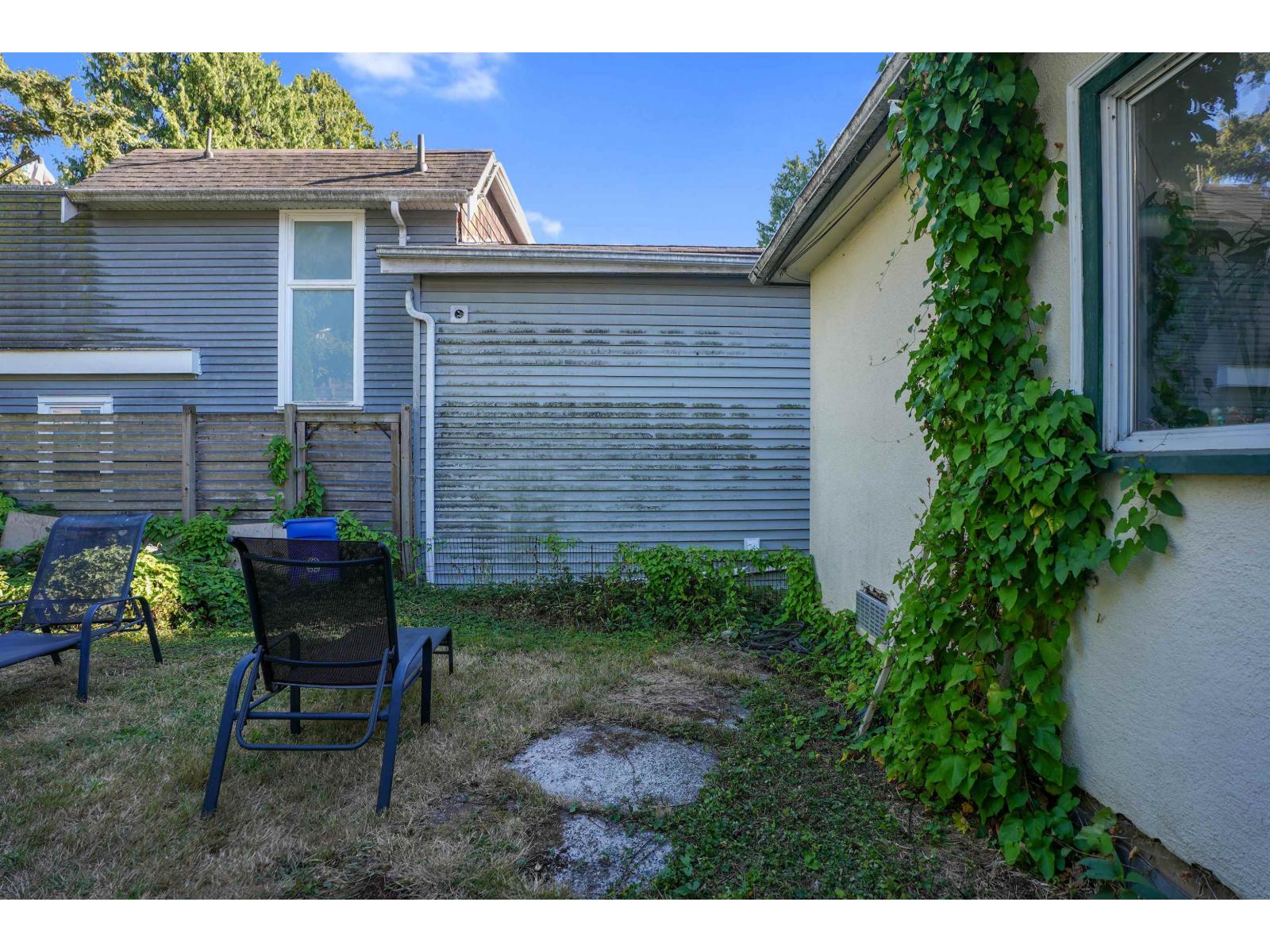 942 Lee Street Property Photo 13