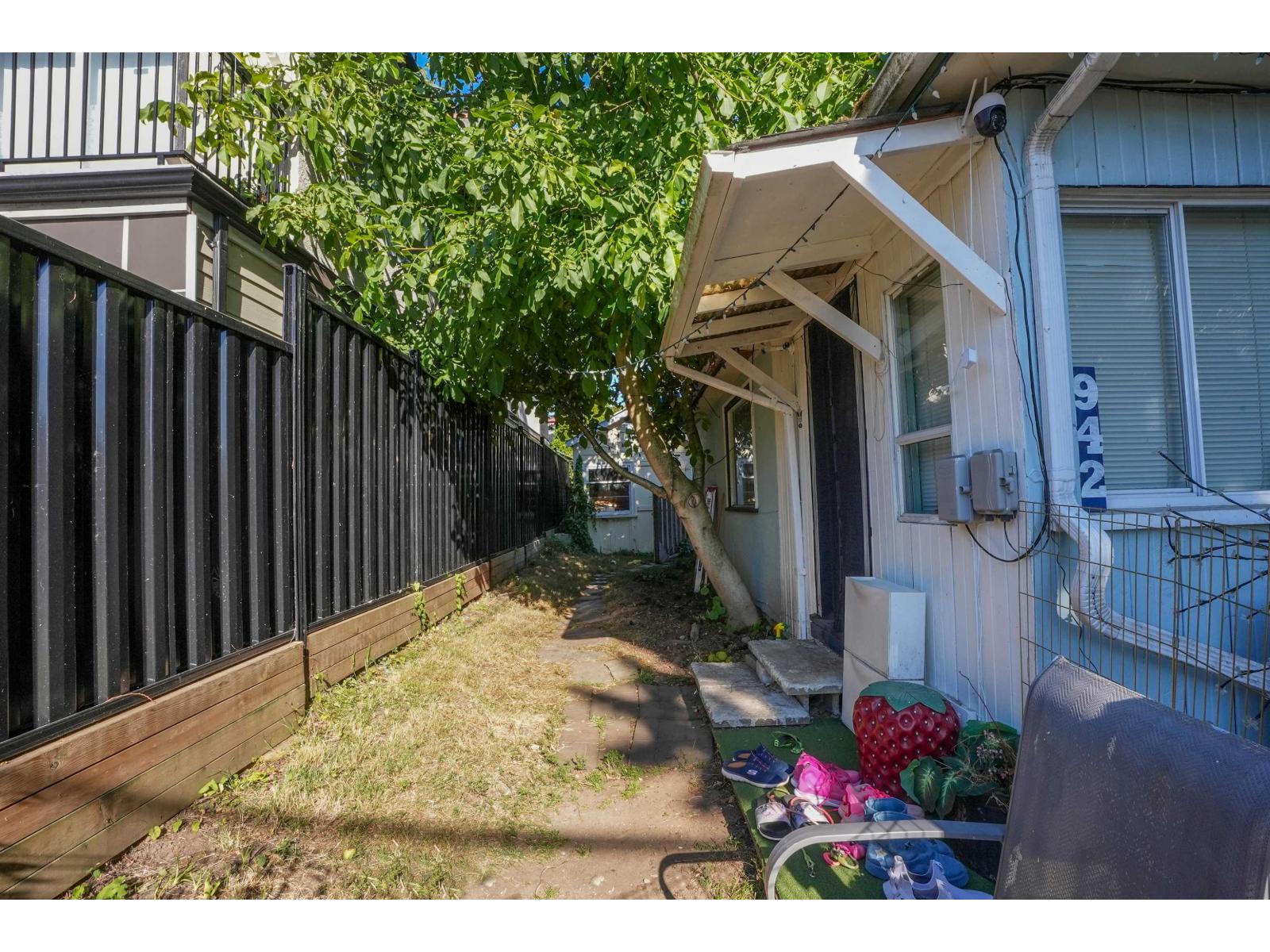 942 Lee Street Property Photo 15