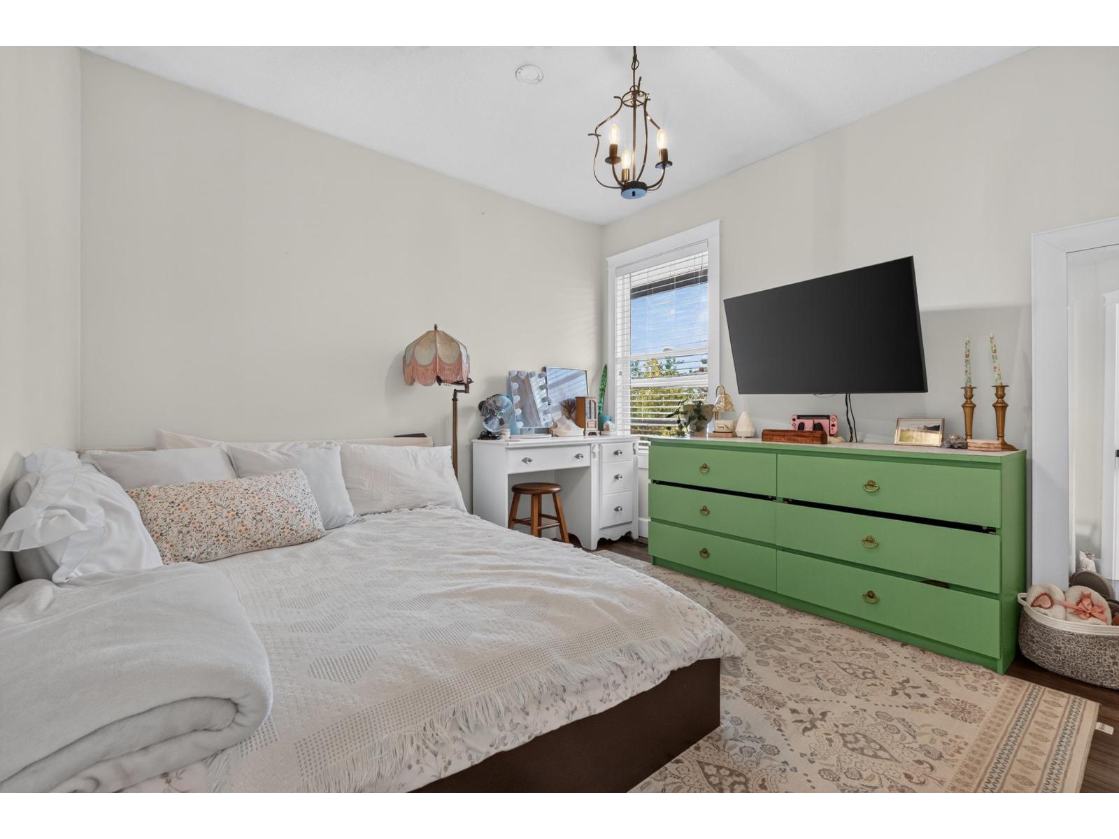 15728 90 Avenue Property Photo 28