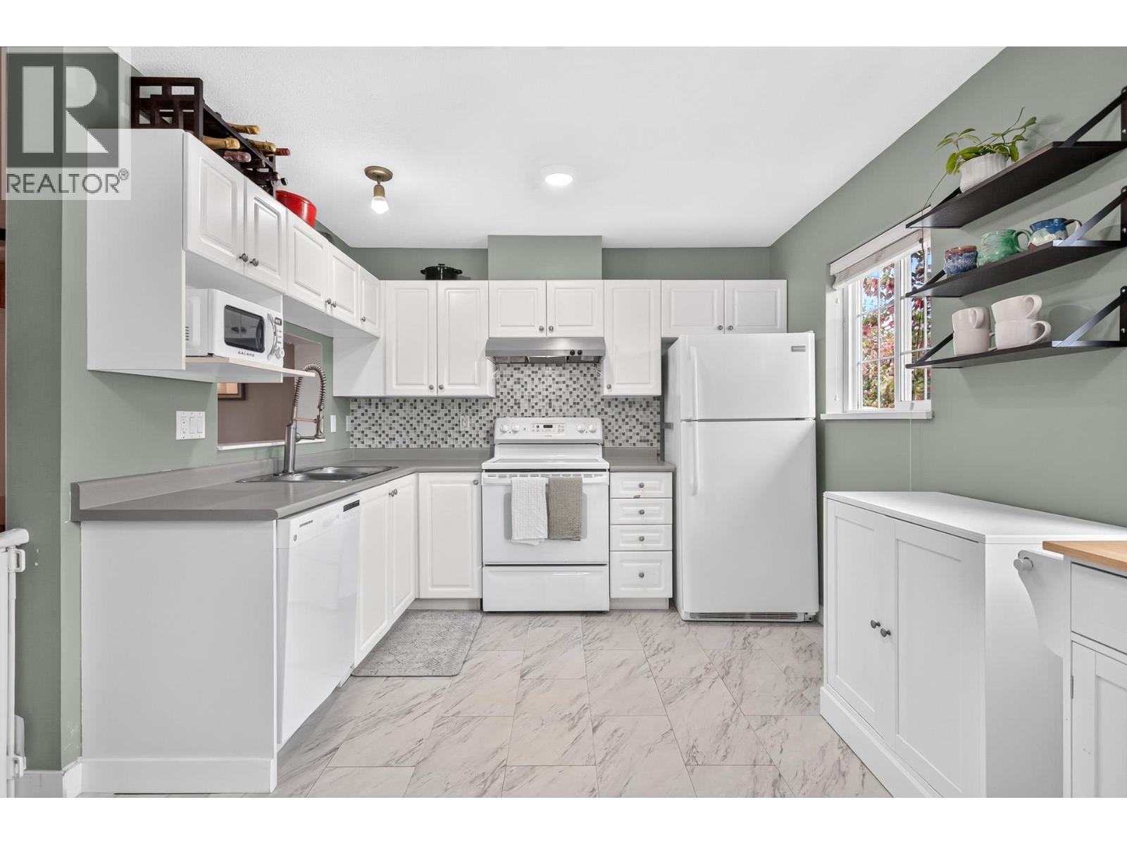 10 11355 236 Street Property Photo 14