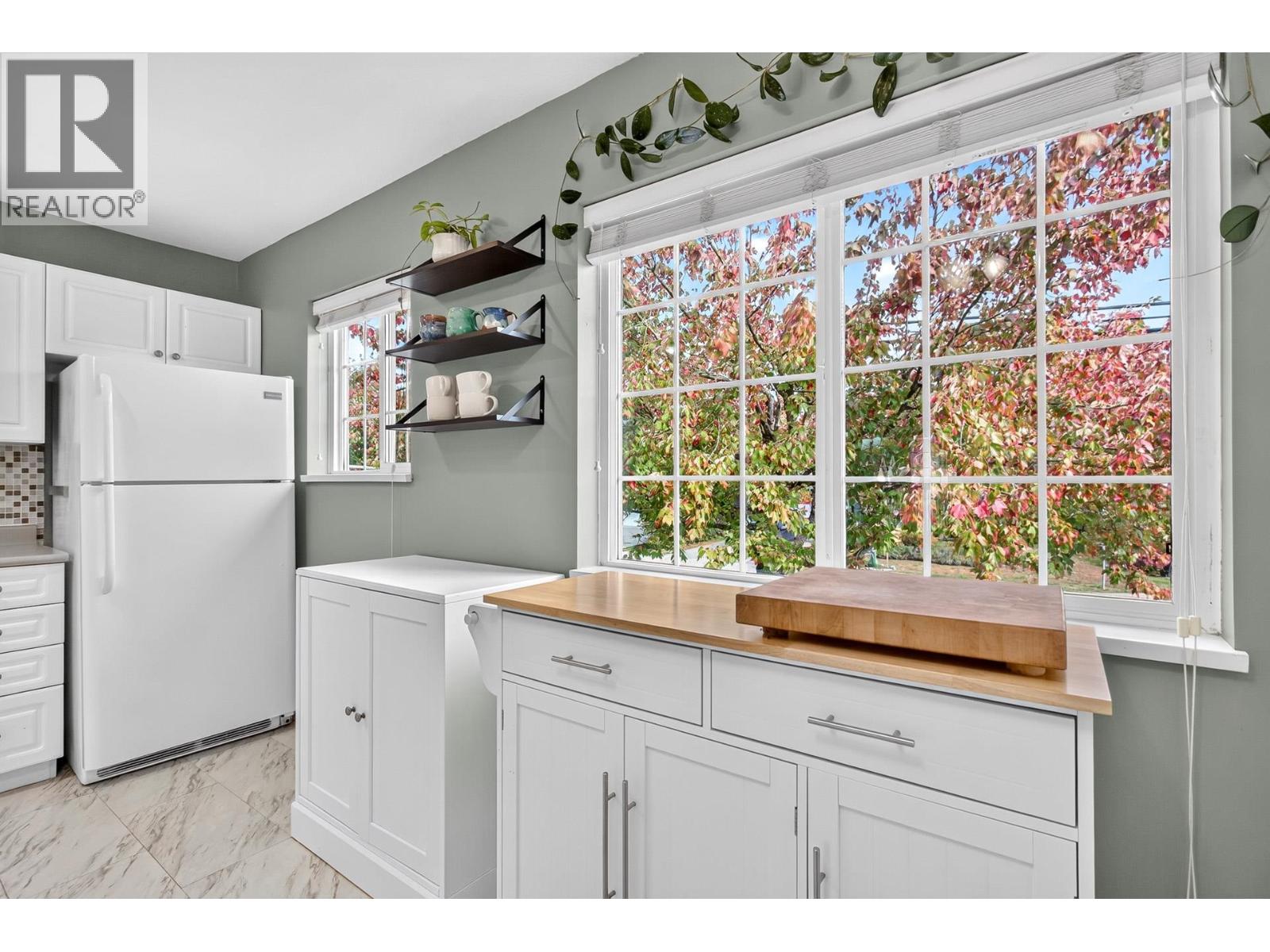 10 11355 236 Street Property Photo 16