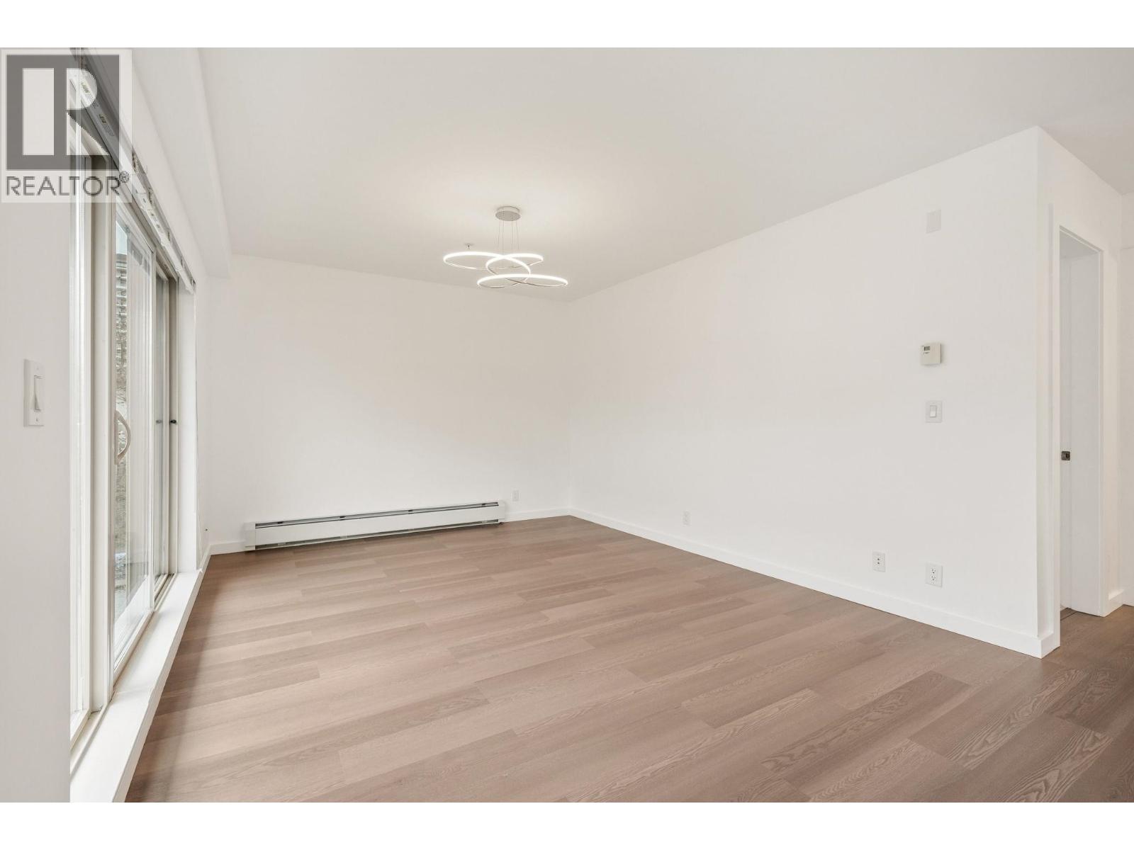 303 1033 St. Georges Avenue Property Photo 4