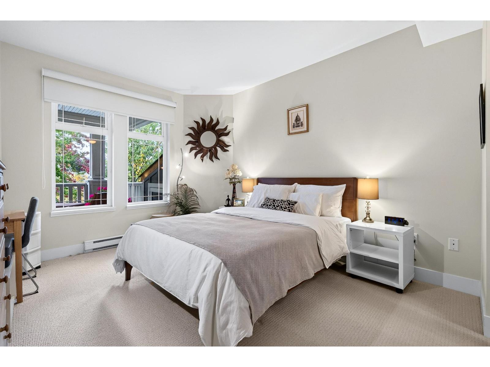 215 15392 16a Avenue Property Photo 13