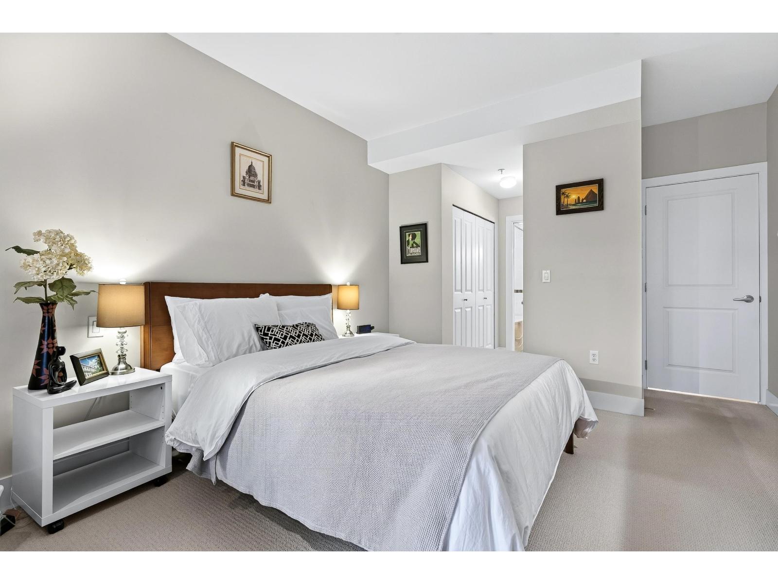 215 15392 16a Avenue Property Photo 14
