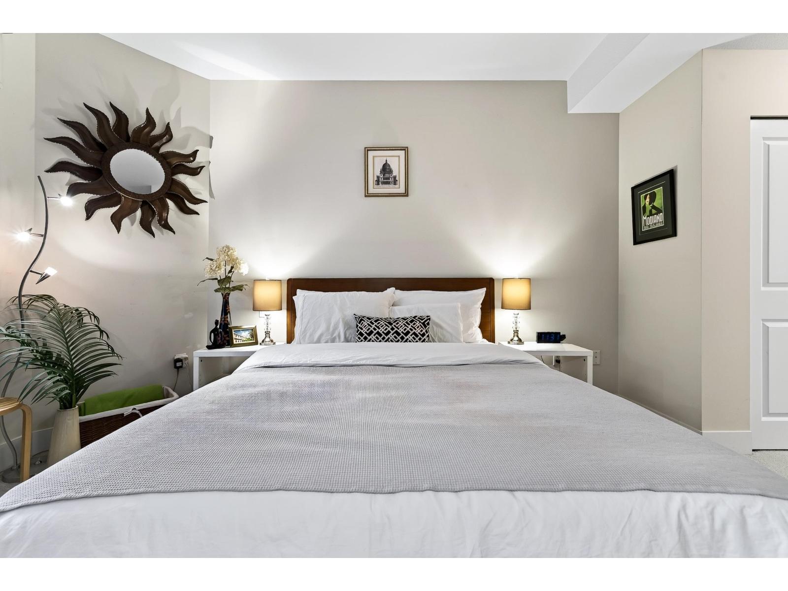215 15392 16a Avenue Property Photo 15