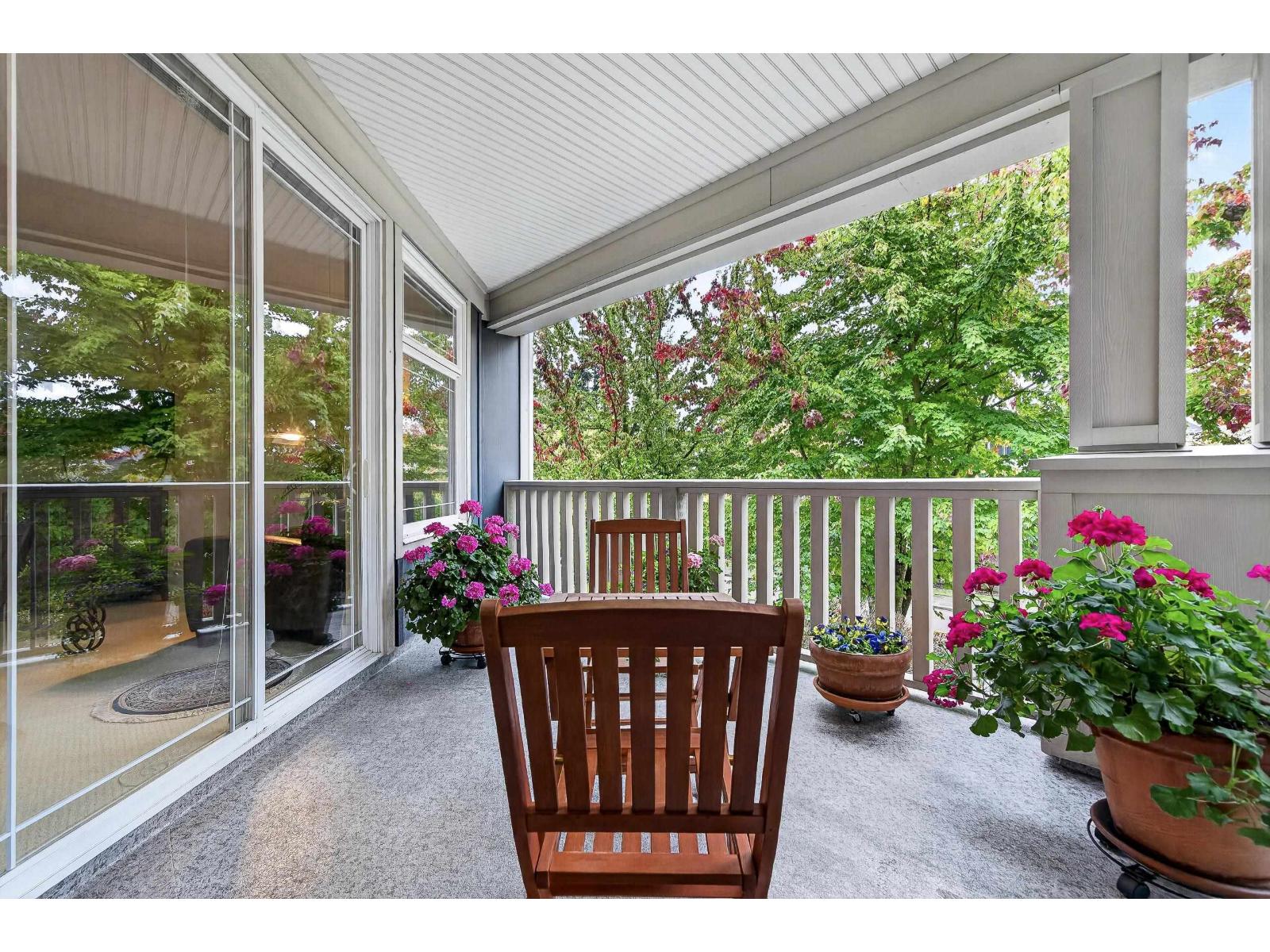 215 15392 16a Avenue Property Photo 19
