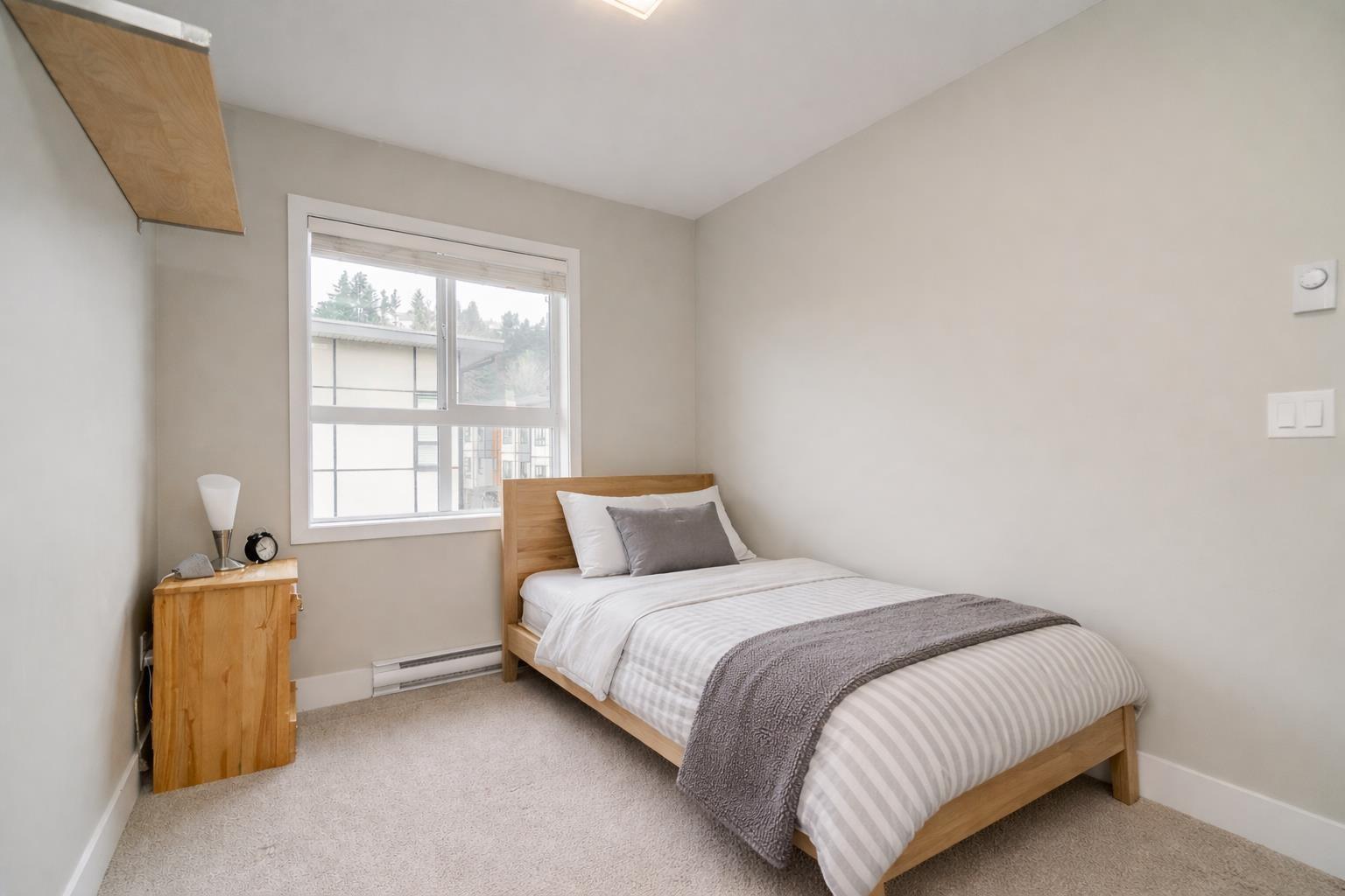 10 1938 North Parallel Road Property Photo 14