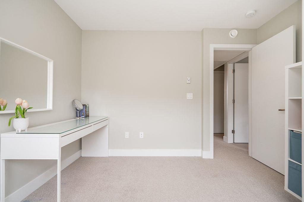 10 1938 North Parallel Road Property Photo 20