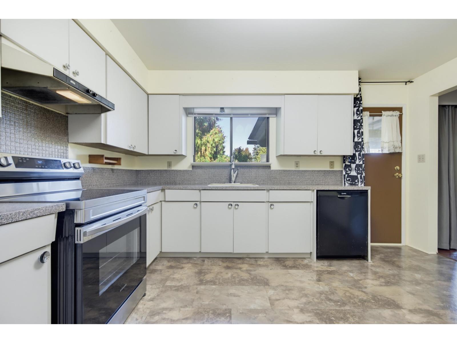 4611 203a Street Property Photo 11