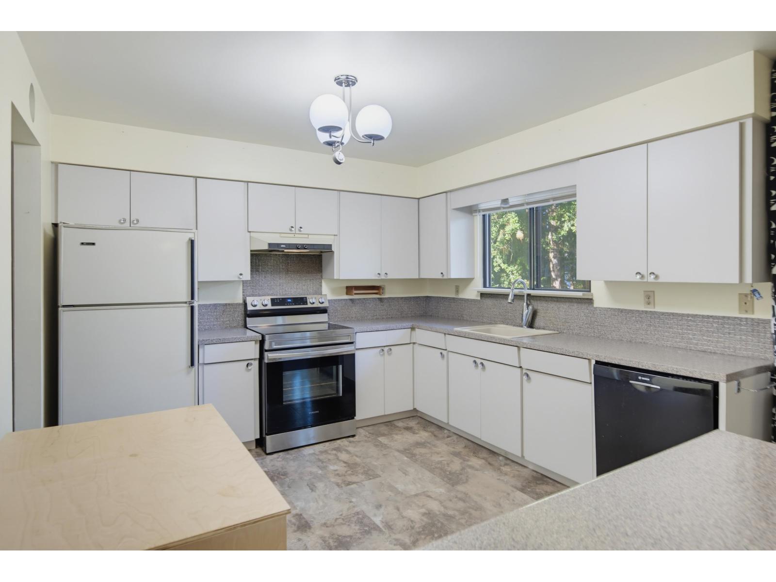 4611 203a Street Property Photo 12