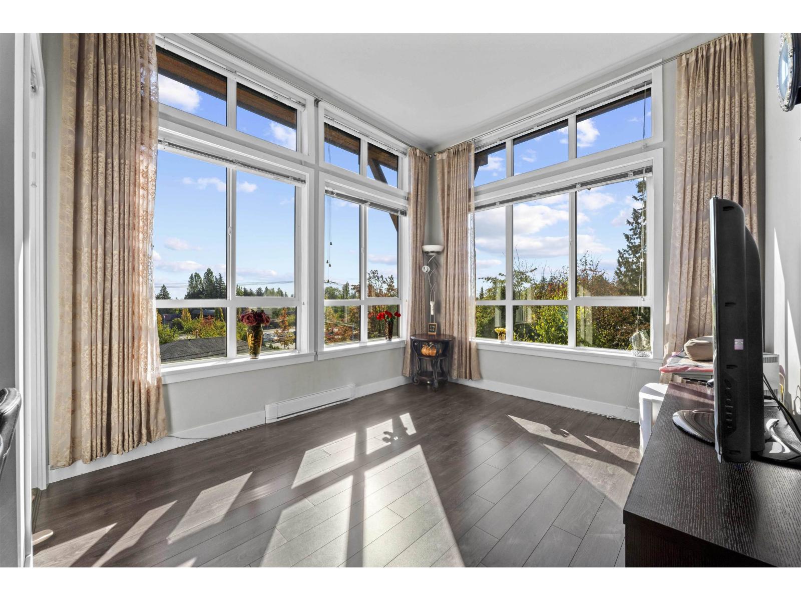 401 10455 154 Street Property Photo 2