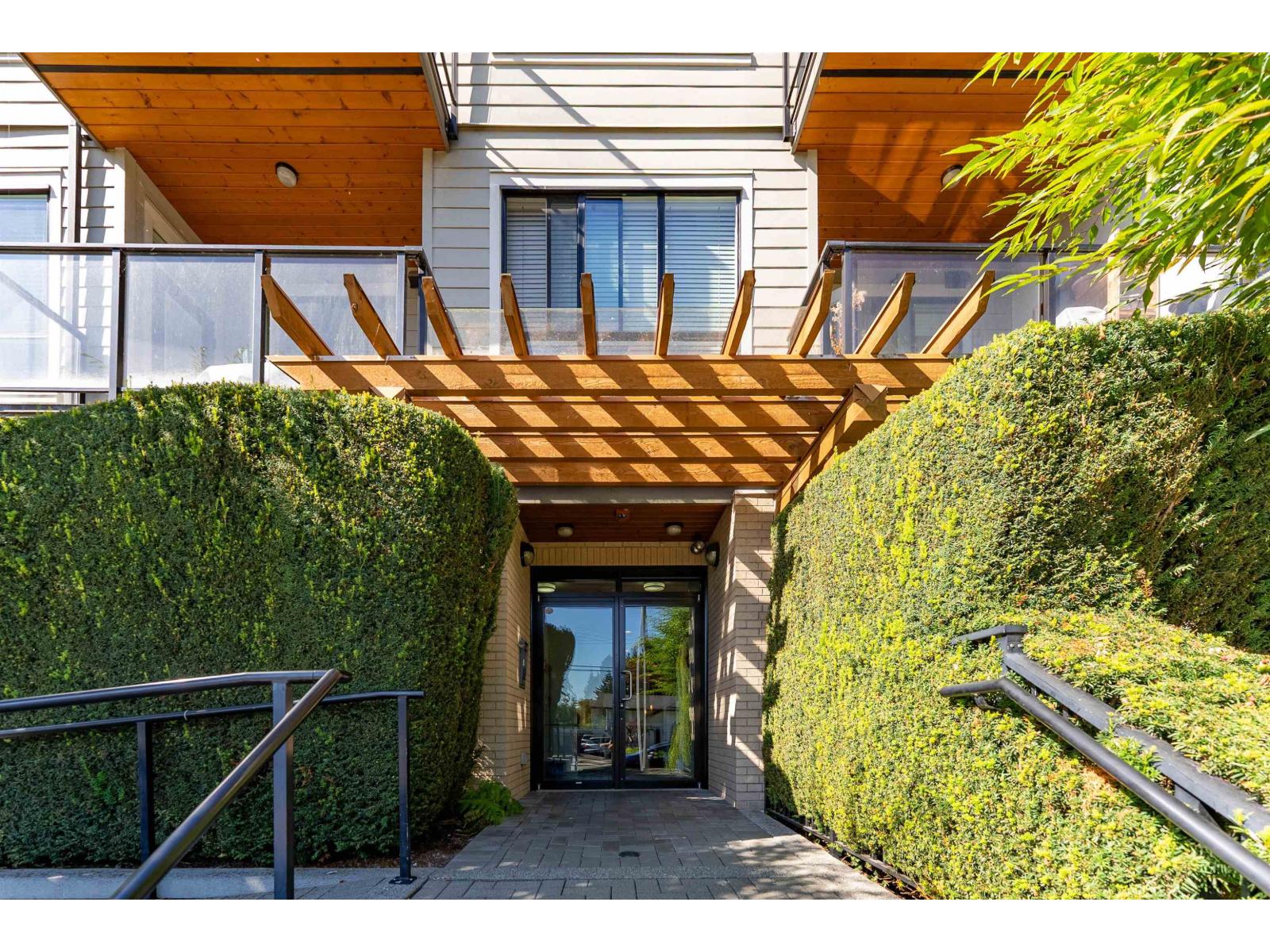 401 10455 154 Street Property Photo 7