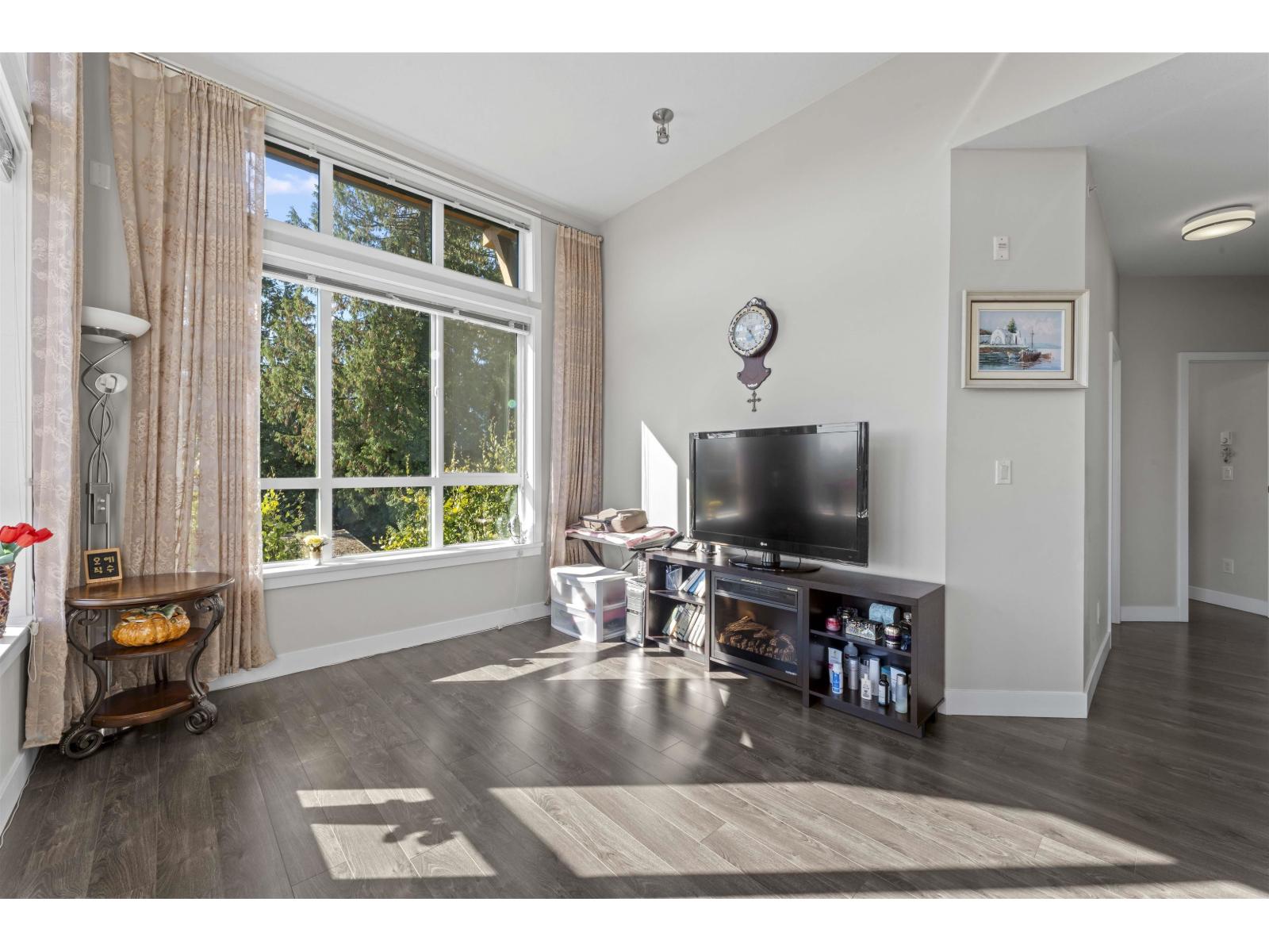 401 10455 154 Street Property Photo 10