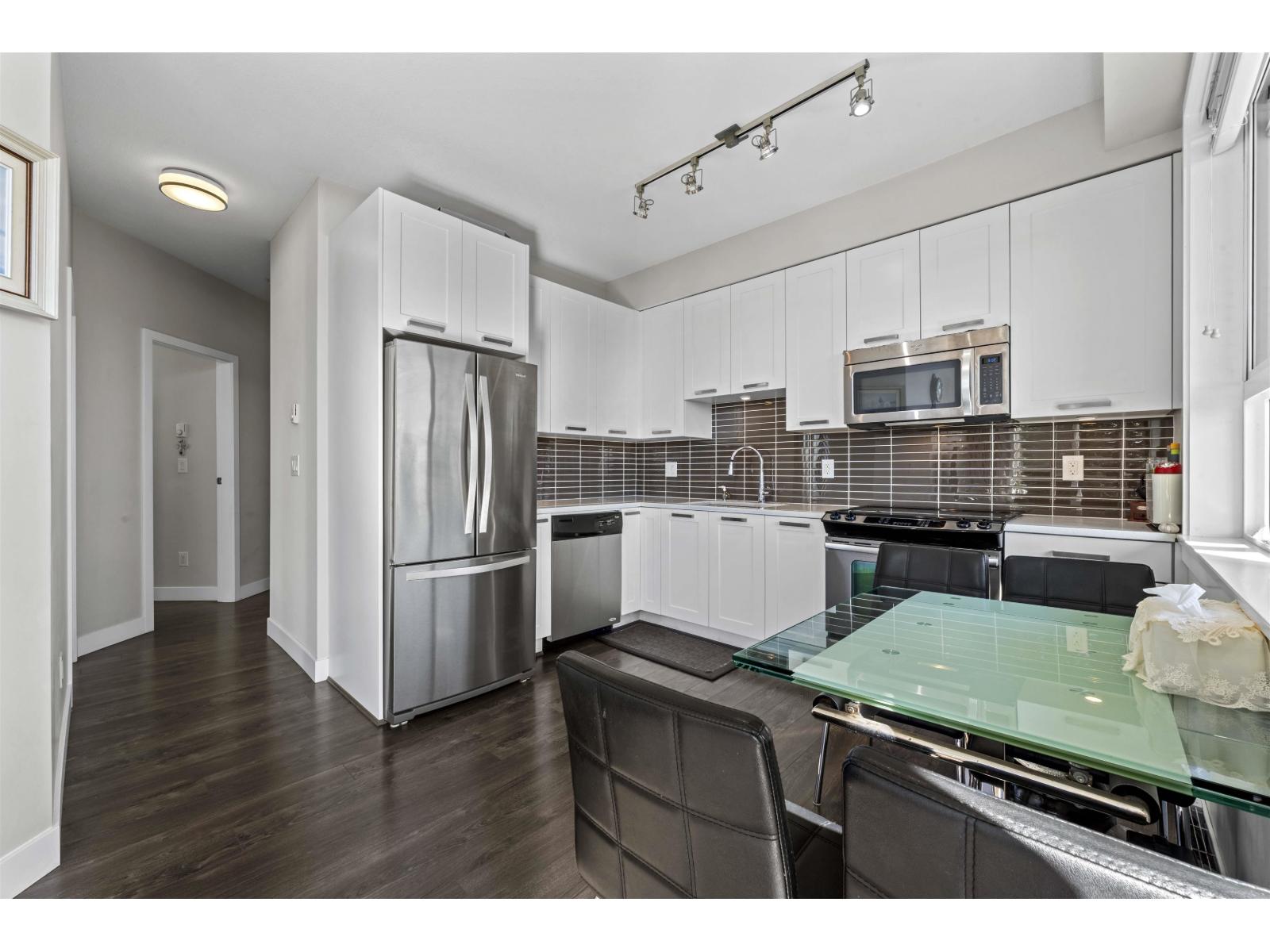 401 10455 154 Street Property Photo 16