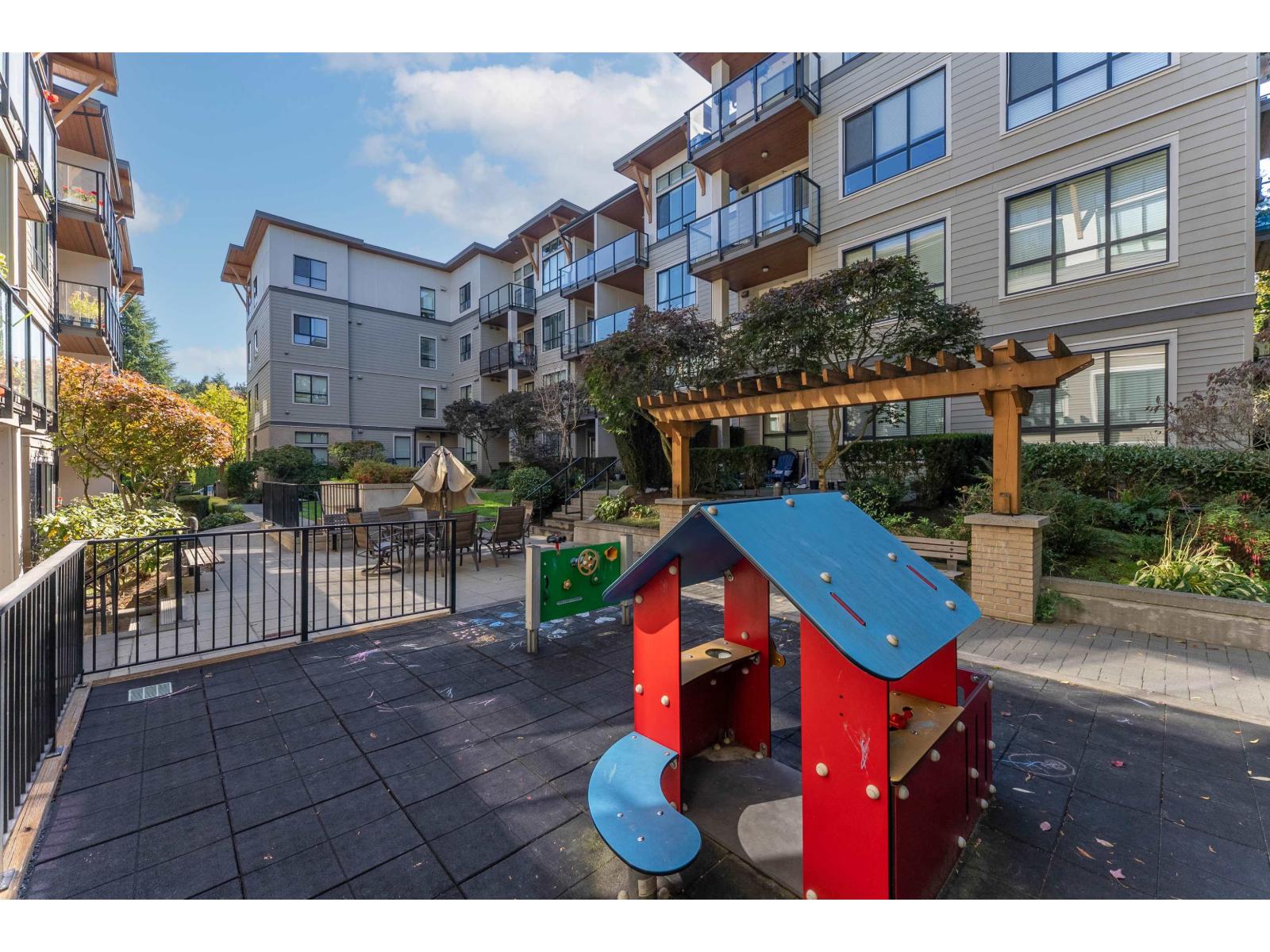 401 10455 154 Street Property Photo 34