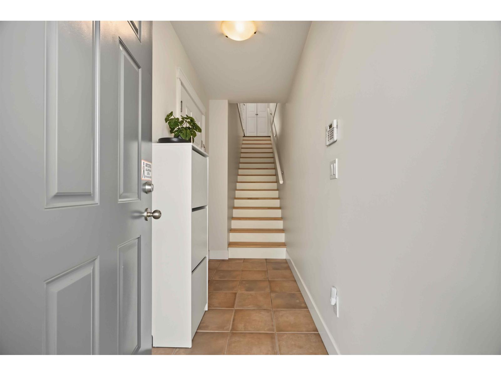 22 8717 159 Street Property Photo 7