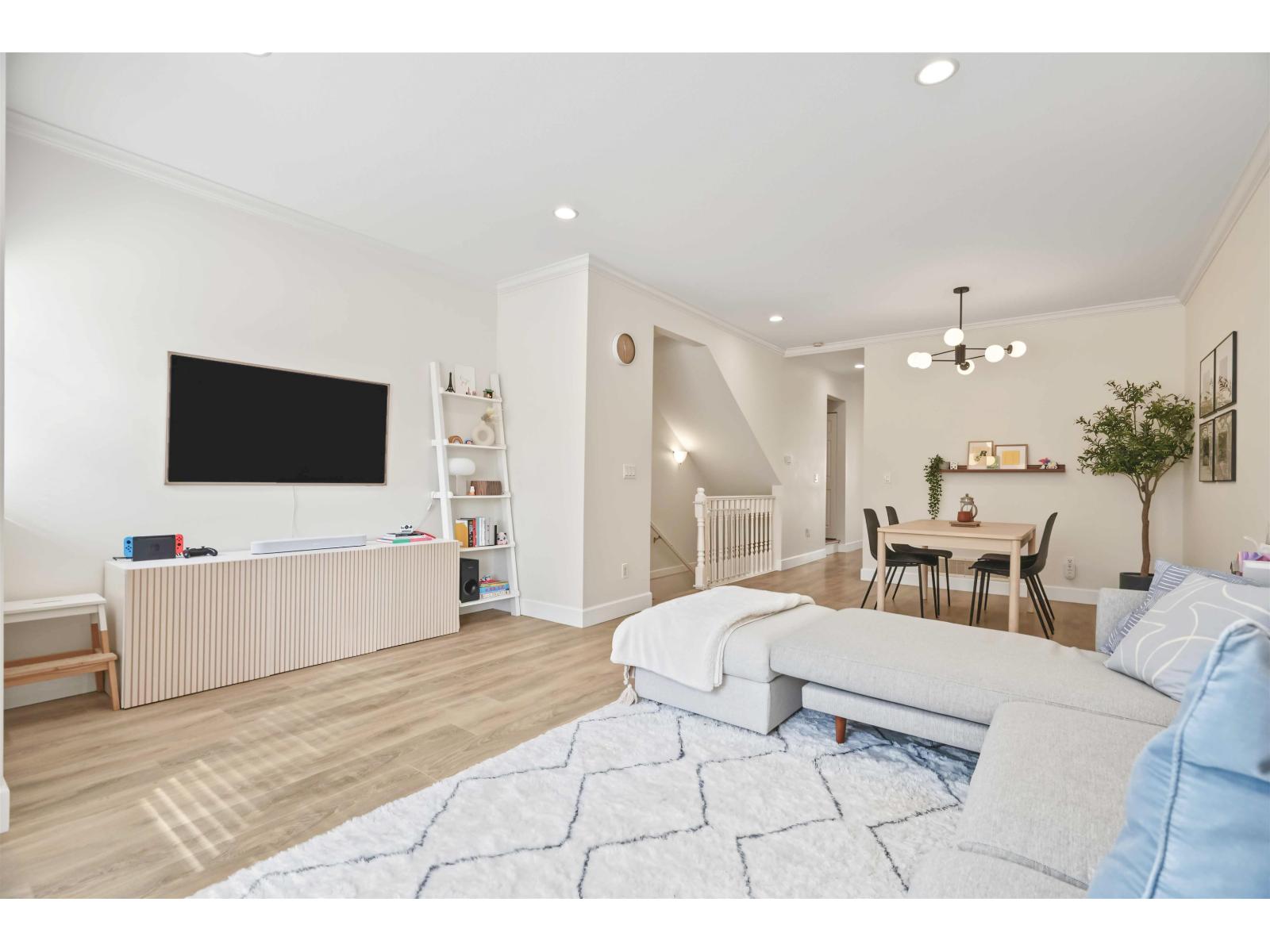 22 8717 159 Street Property Photo 11