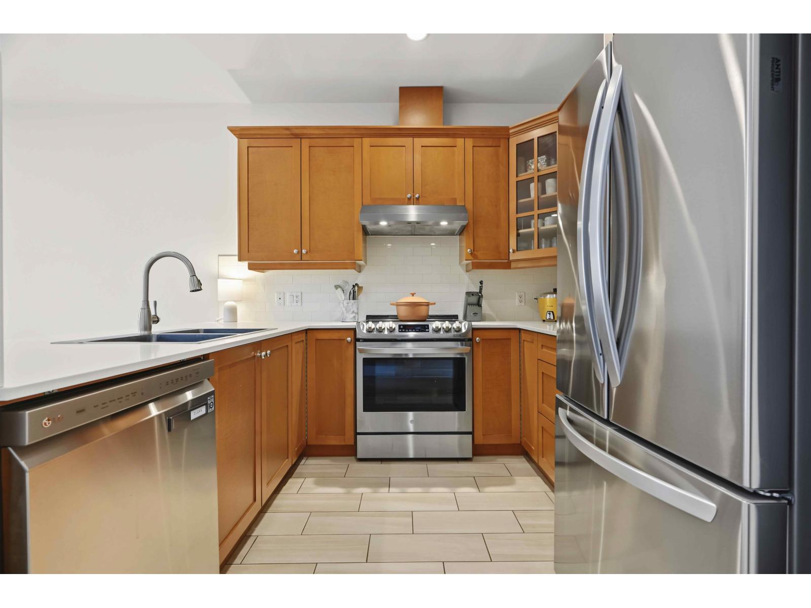 22 8717 159 Street Property Photo 15