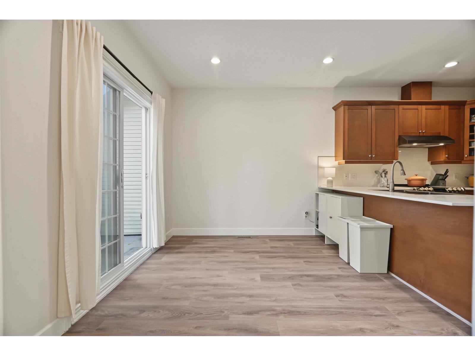 22 8717 159 Street Property Photo 19