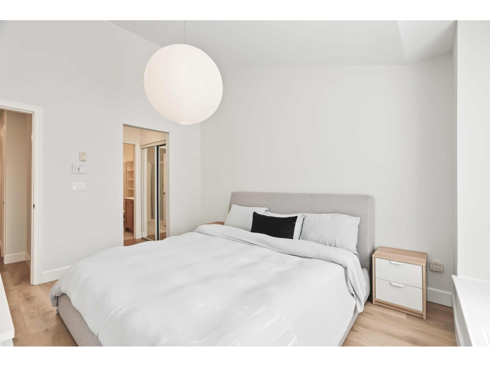 22 8717 159 Street Property Photo 24