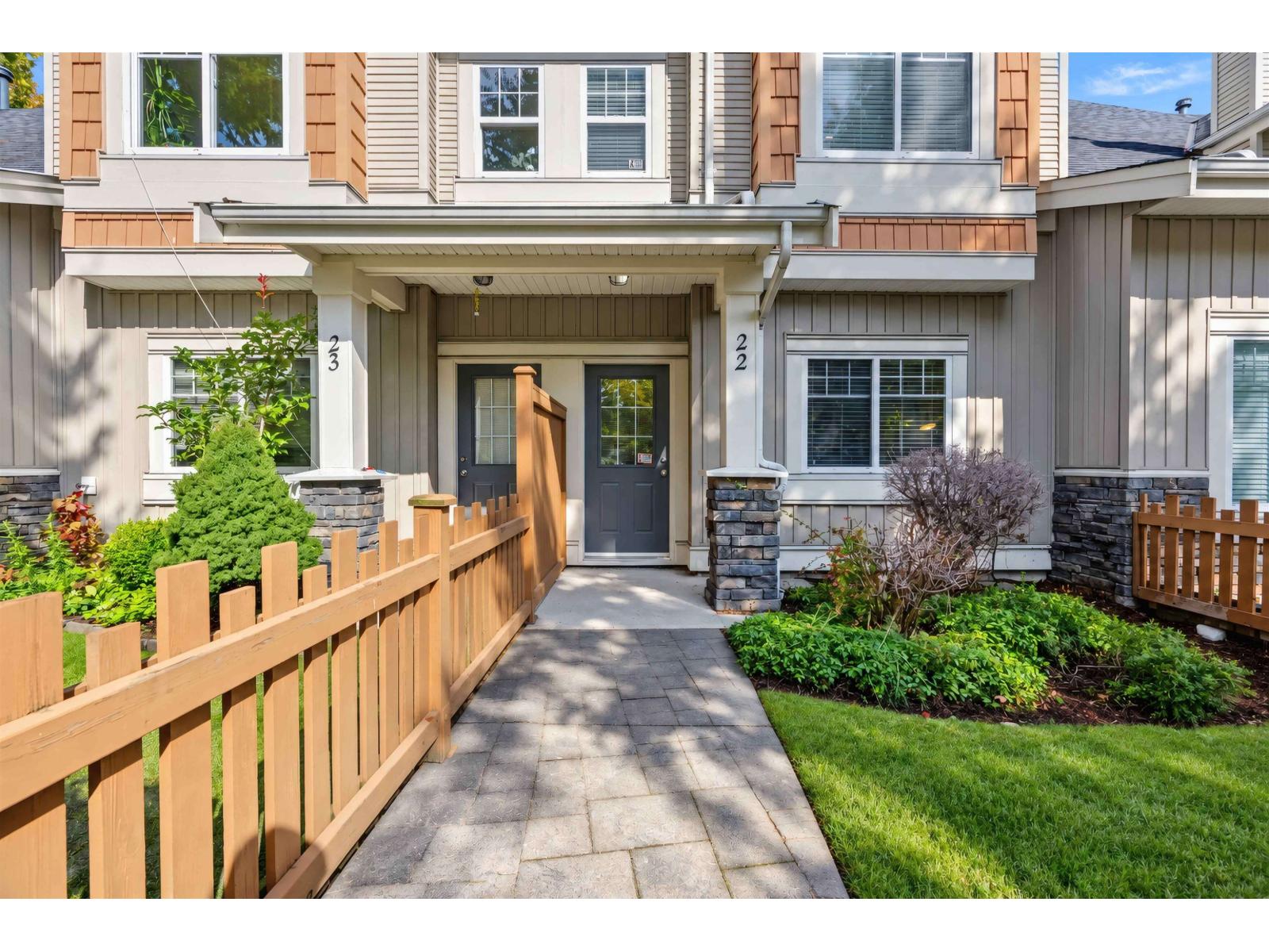 22 8717 159 Street Property Photo 32