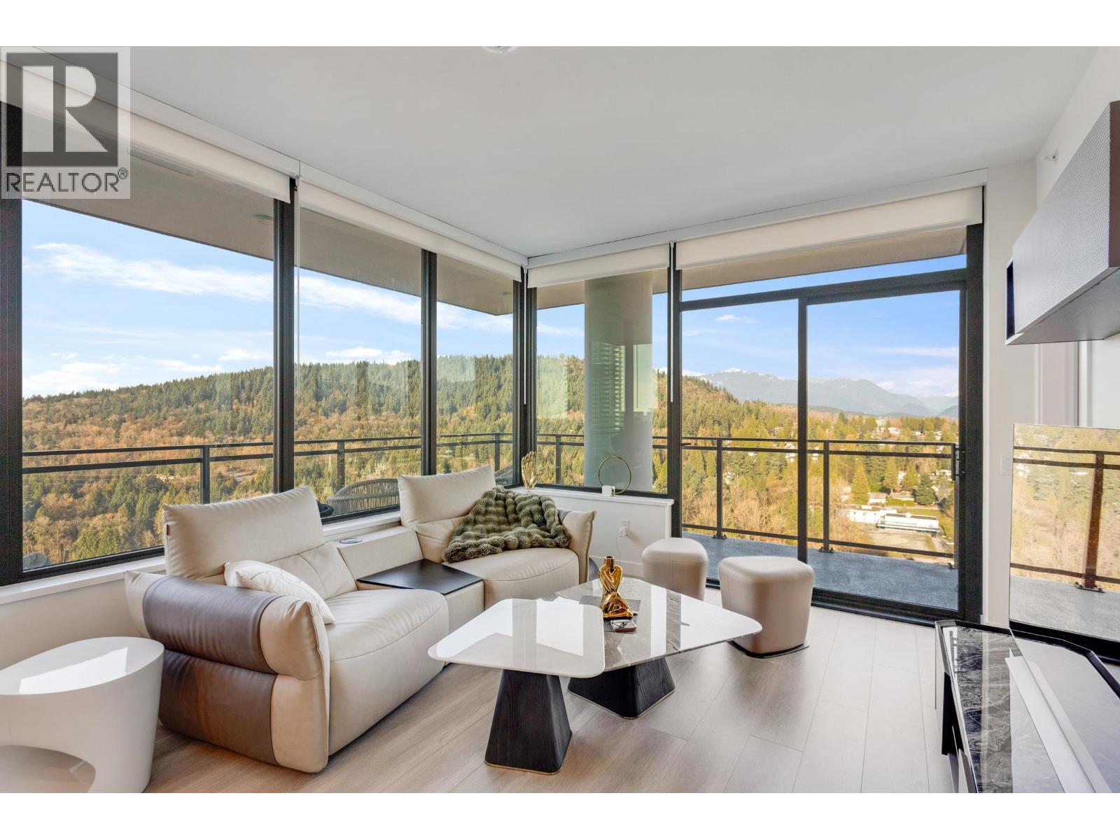 2605 626 CLAREMONT STREET Property Photo 1