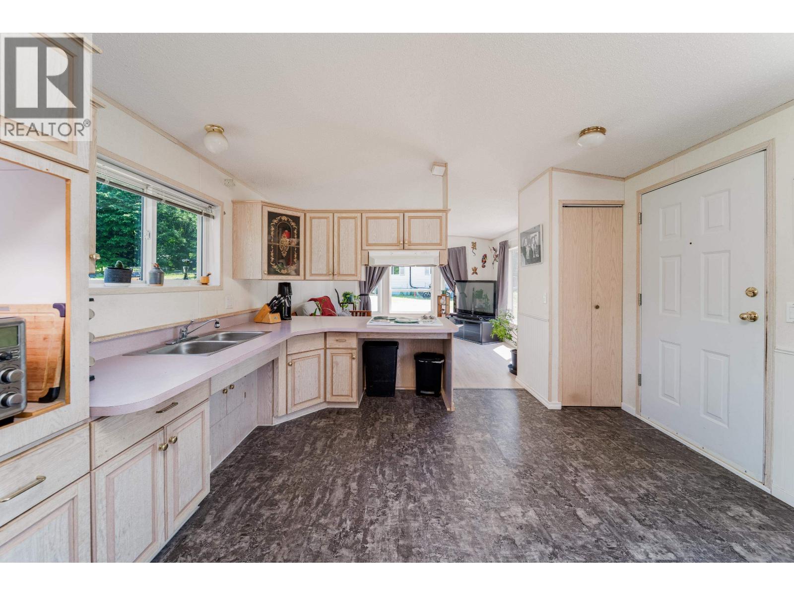 28555 104 Avenue Property Photo 16